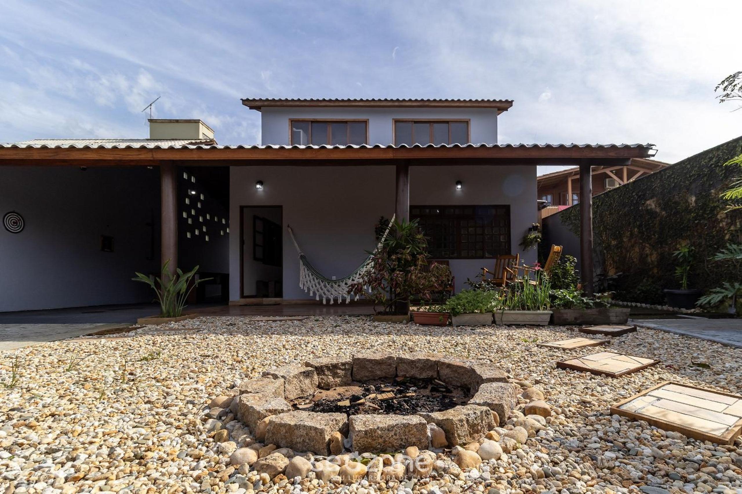 House with Pool Near the Beach JDE792
