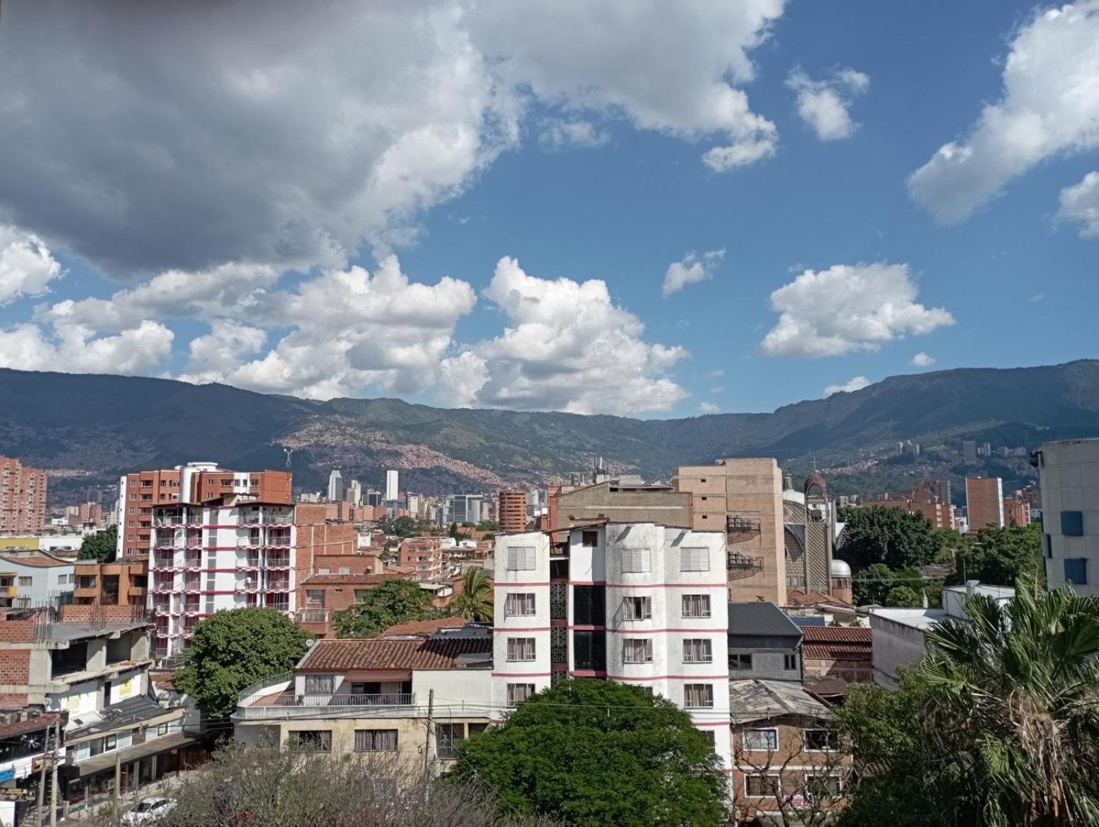 San Peter Aparta Suite en La 70 Laureles