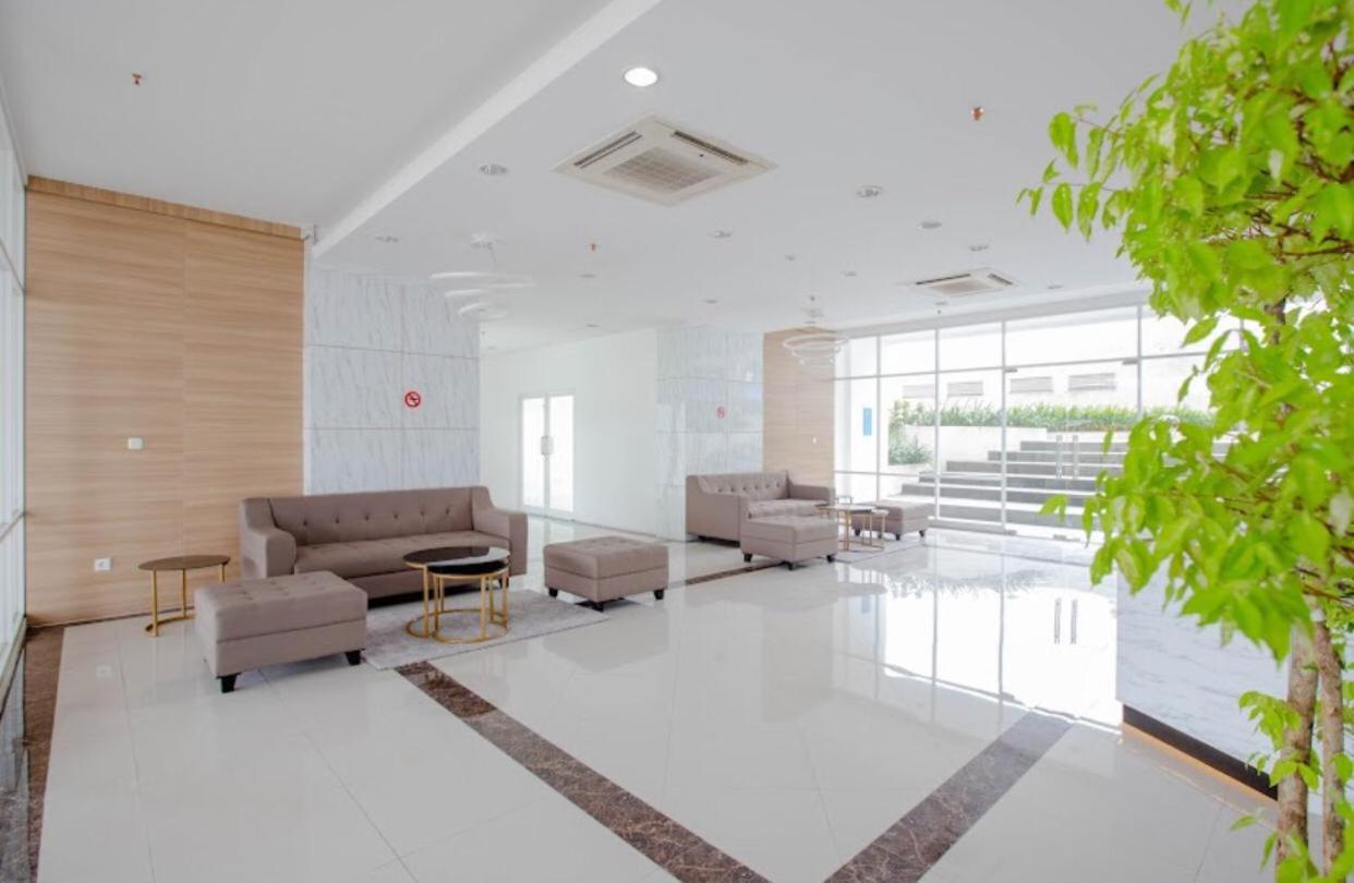Luxury Studio Apartment at Urban Heights Residences by DR Rooms view 4