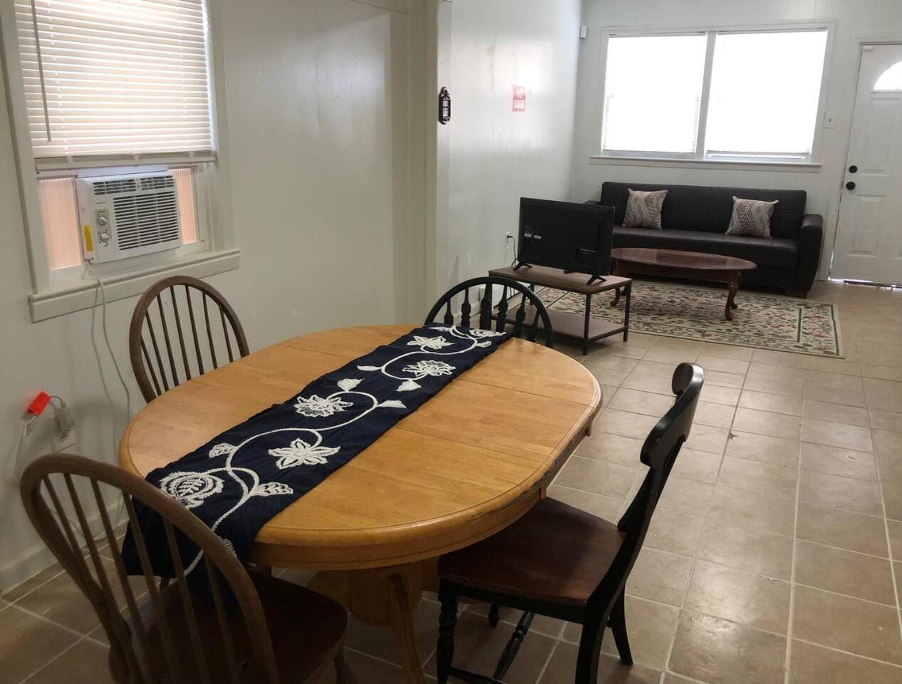Private 3 bedroom and 1 bathroom house, direct NYC Manhattan train a 15 minute walk away, MetLife Stadium FIFA World Cup 35 minutes away