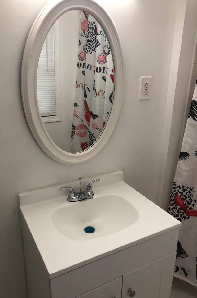 Private 3 bedroom and 1 bathroom house, direct NYC Manhattan train a 15 minute walk away, MetLife Stadium FIFA World Cup 35 minutes away