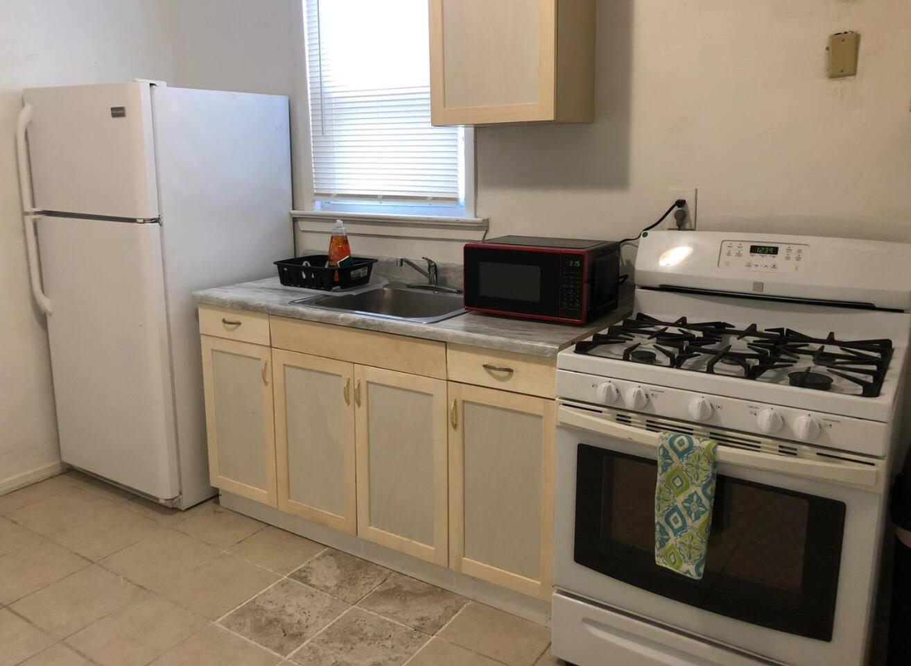Private 3 bedroom and 1 bathroom house, direct NYC Manhattan train a 15 minute walk away, MetLife Stadium FIFA World Cup 35 minutes away