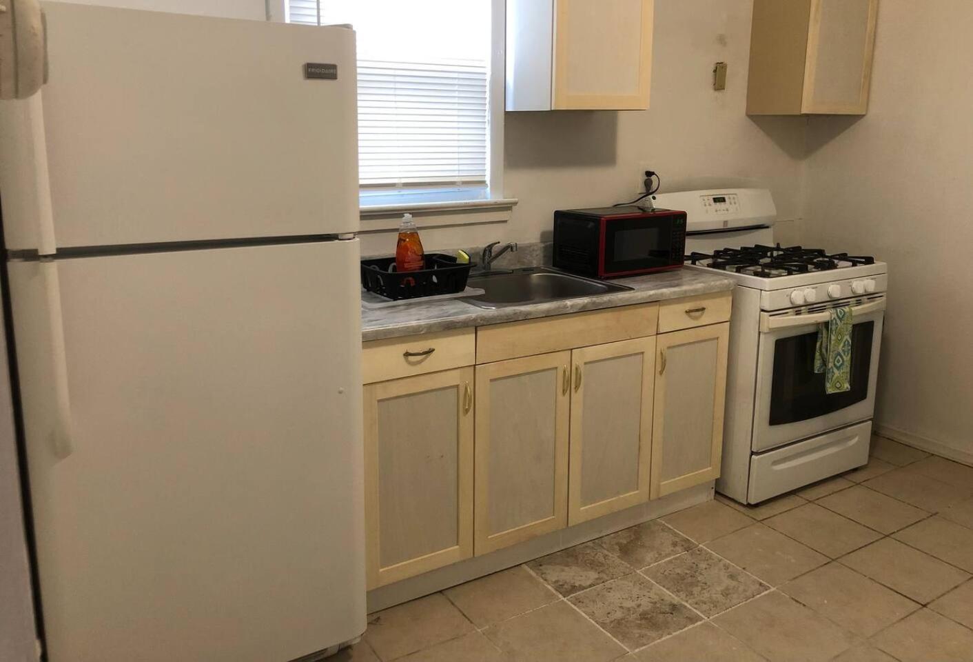 Private 3 bedroom and 1 bathroom house, direct NYC Manhattan train a 15 minute walk away, MetLife Stadium FIFA World Cup 35 minutes away