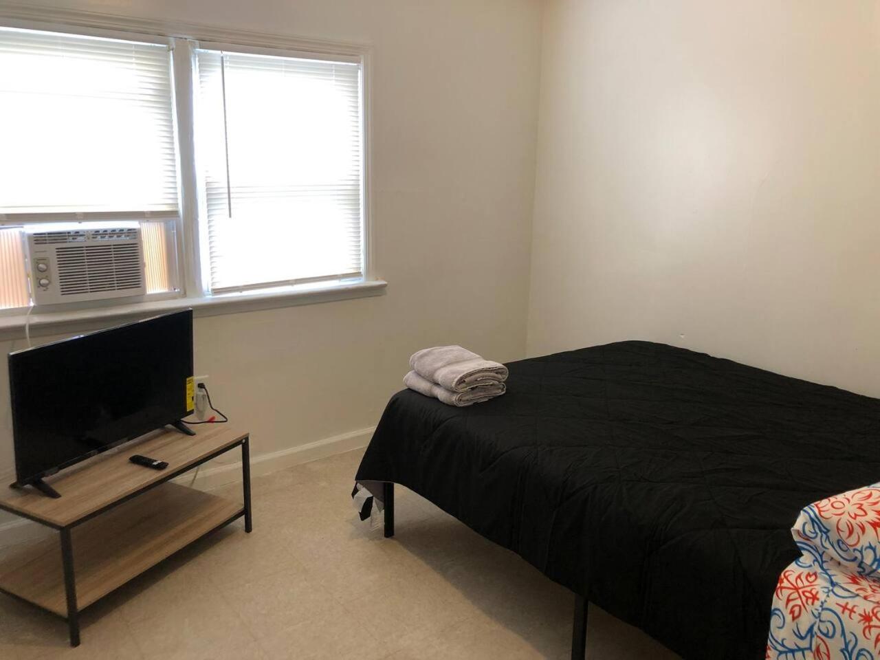 Private 3 bedroom and 1 bathroom house, direct NYC Manhattan train a 15 minute walk away, MetLife Stadium FIFA World Cup 35 minutes away
