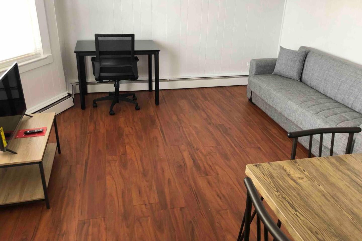 Private 2-bedroom apartment with direct bus to NYC Manhattan only a 5-minute walk away