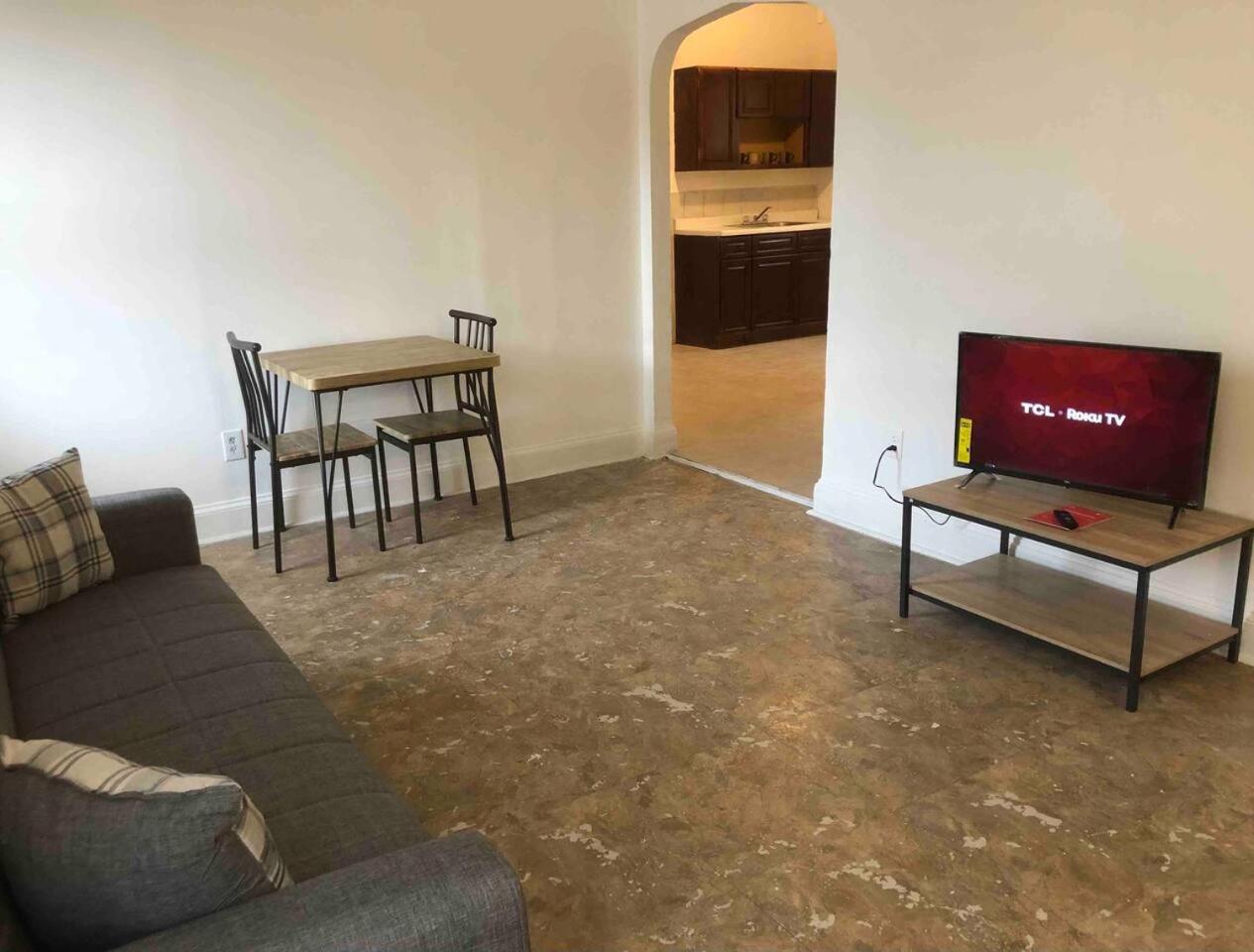 Spacious and bright 2-bedroom apartment with 1-bathroom and private street entrance, MetLife Stadium FIFA World Cup 25 minutes away