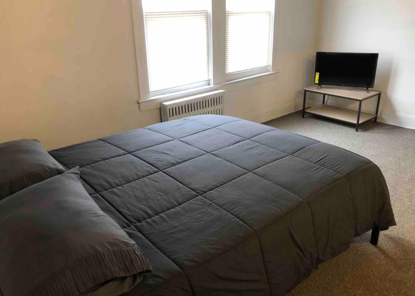 Spacious and bright 2-bedroom apartment with 1-bathroom and private street entrance, MetLife Stadium FIFA World Cup 25 minutes away