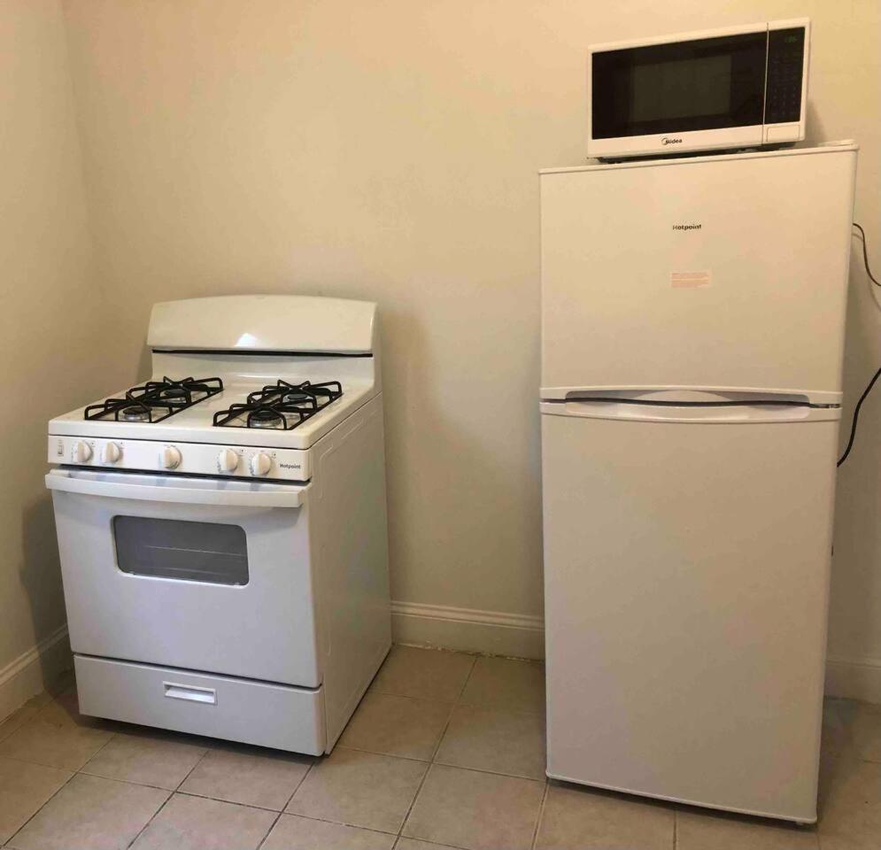 Spacious and bright 2-bedroom apartment with 1-bathroom and private street entrance, MetLife Stadium FIFA World Cup 25 minutes away