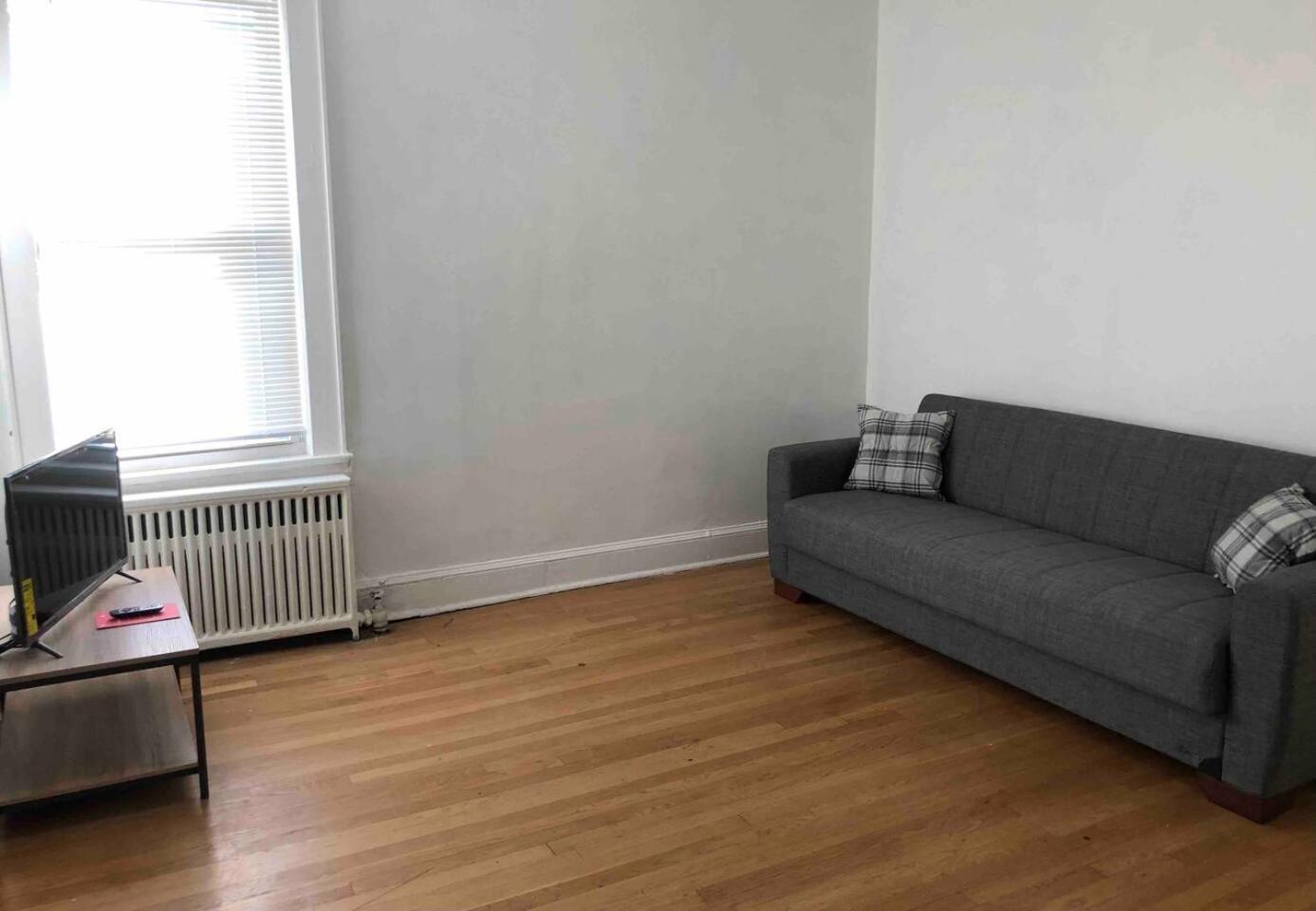 Spacious 2-bedroom apartment with 1-bathroom and private street entrance, MetLife Stadium FIFA World Cup 25 minutes away