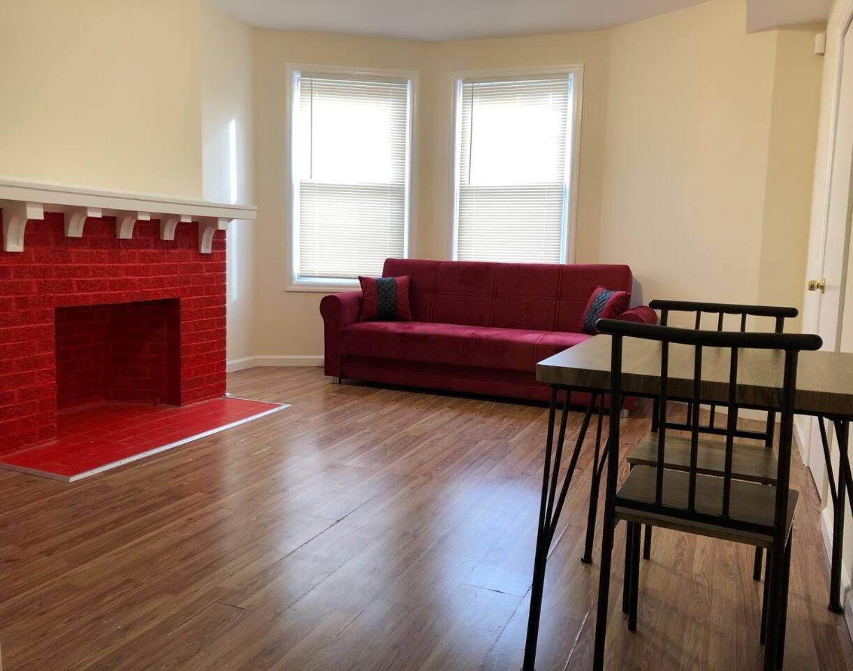 Large and private 3 bedroom and 1 bathroom apartment near Newark International Airport EWR and New York City, MetLife Stadium FIFA World Cup 20 minutes awa