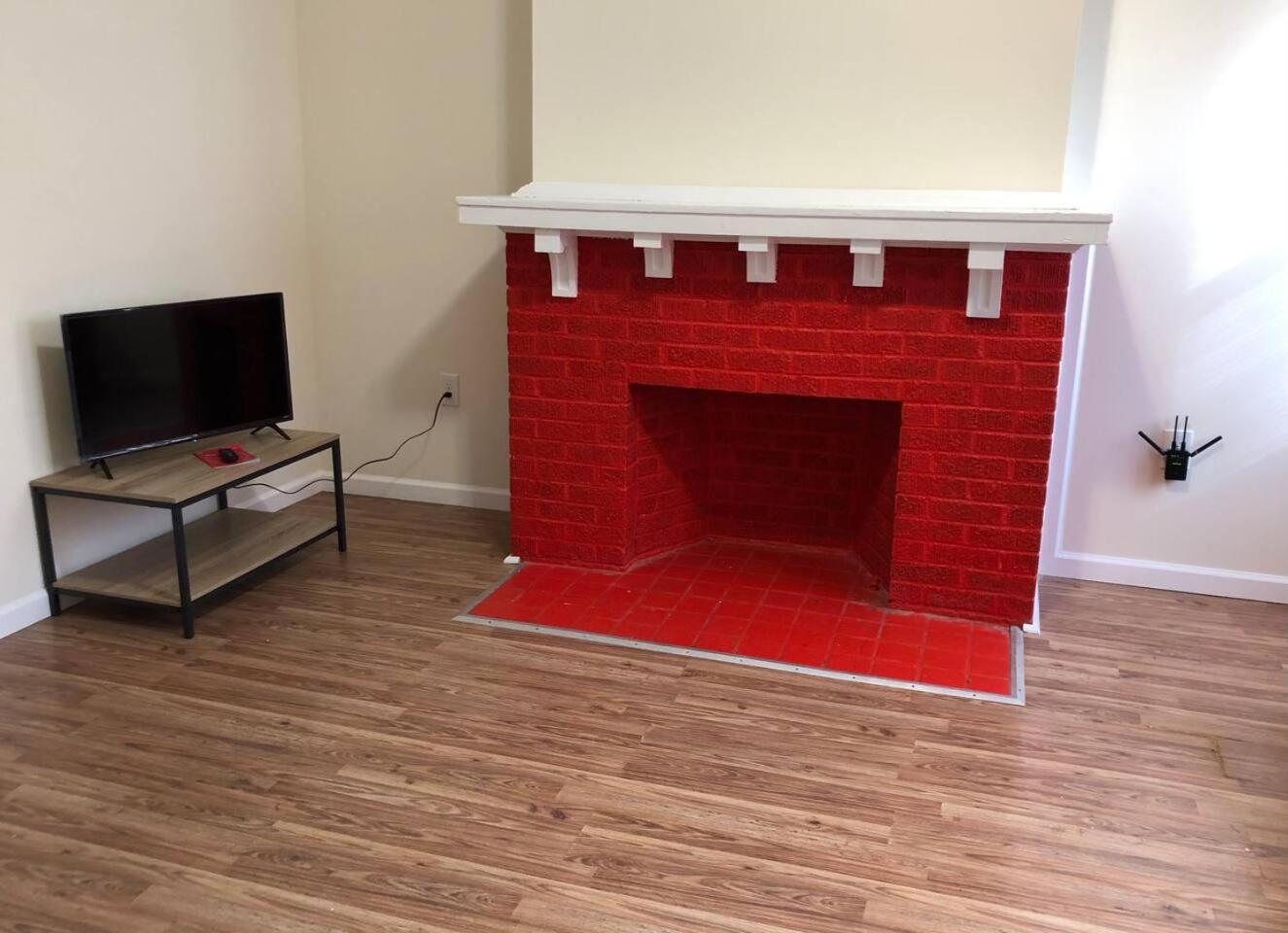 Large and private 3 bedroom and 1 bathroom apartment near Newark International Airport EWR and New York City, MetLife Stadium FIFA World Cup 20 minutes awa