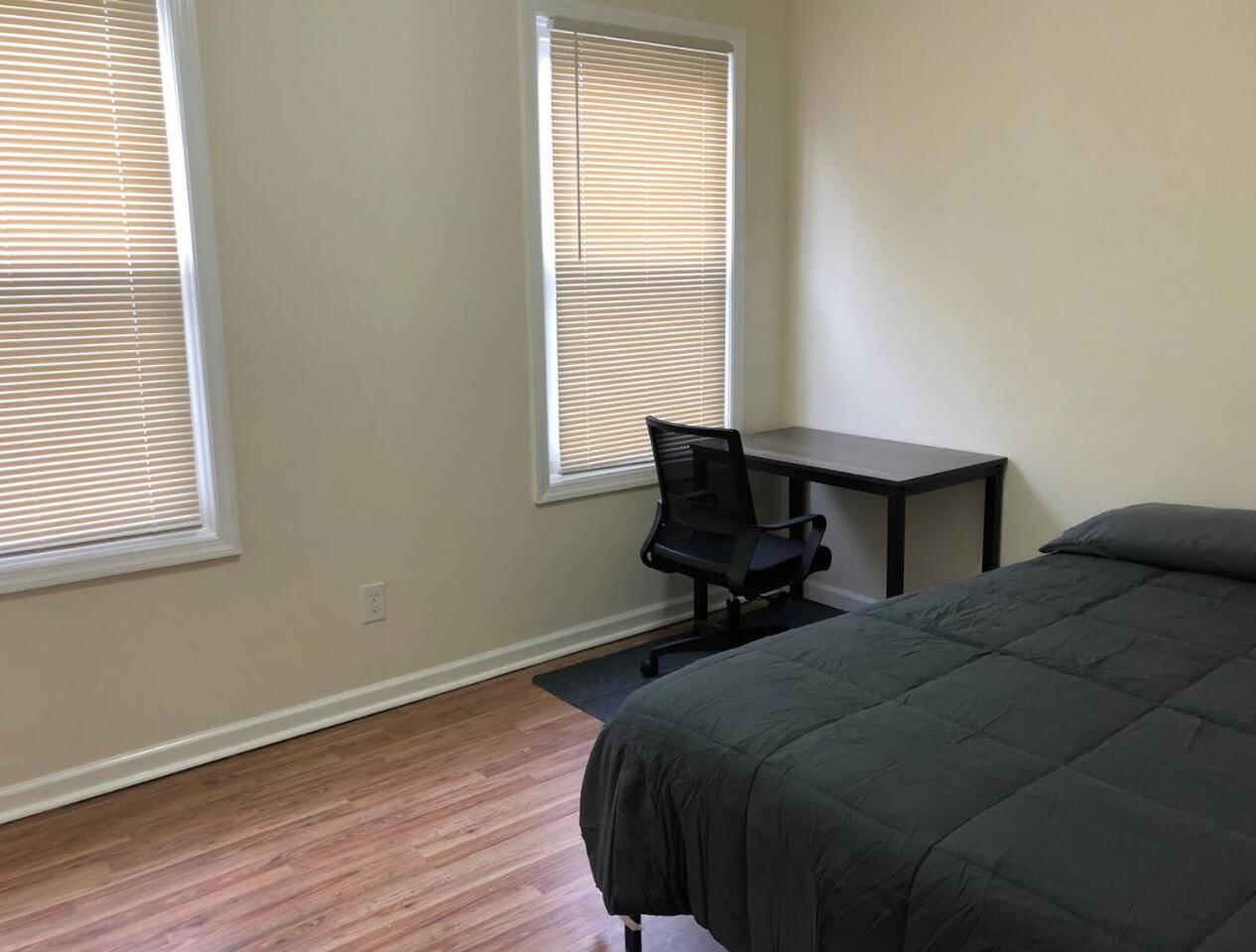 Large and private 3 bedroom and 1 bathroom apartment near Newark International Airport EWR and New York City, MetLife Stadium FIFA World Cup 20 minutes awa