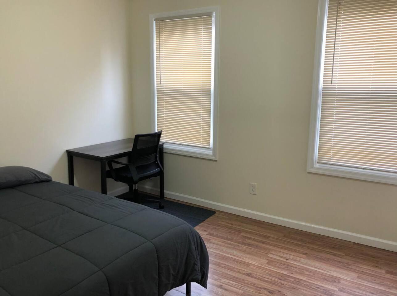 Large and private 3 bedroom and 1 bathroom apartment near Newark International Airport EWR and New York City, MetLife Stadium FIFA World Cup 20 minutes awa