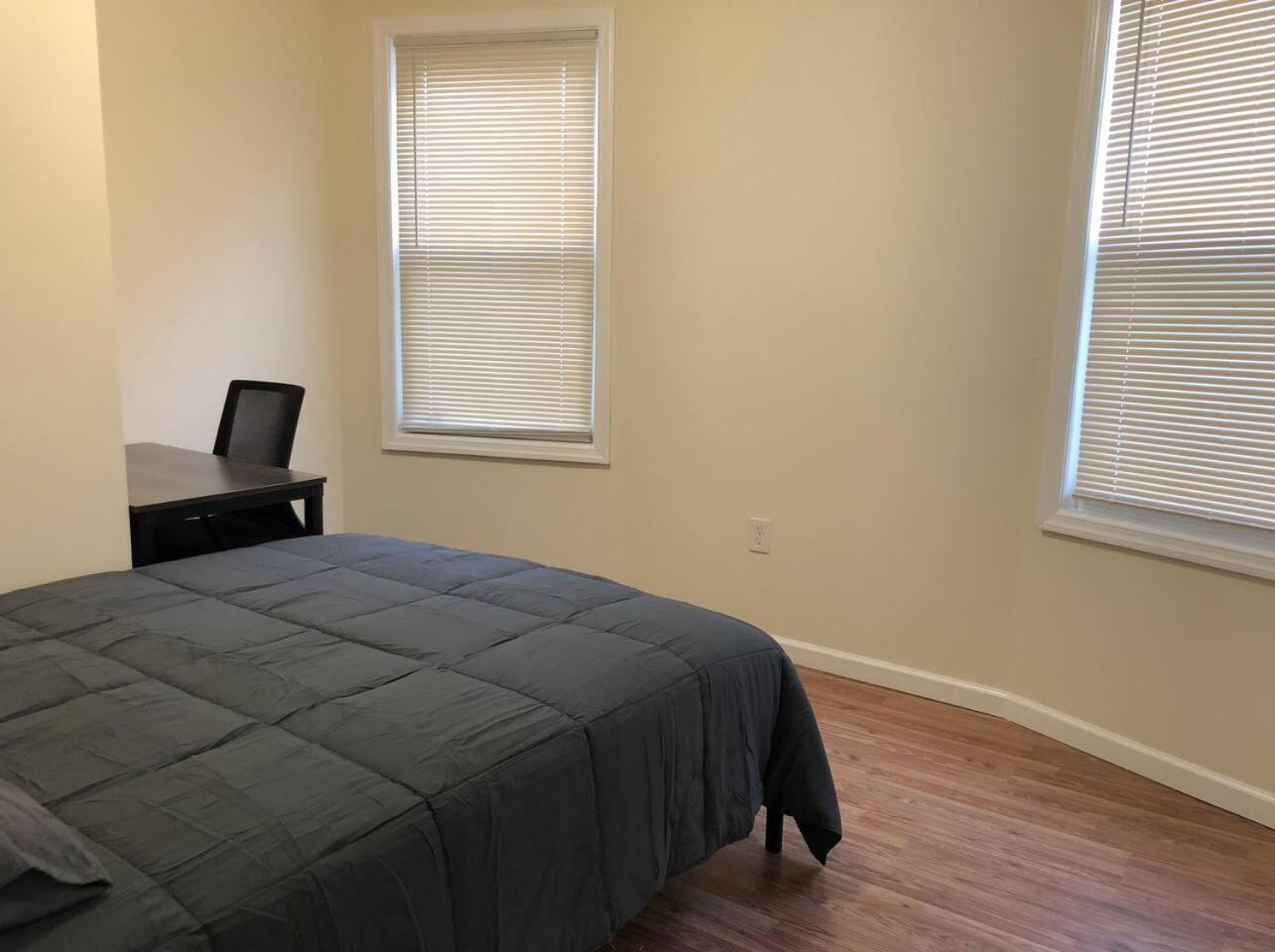 Large and private 3 bedroom and 1 bathroom apartment near Newark International Airport EWR and New York City, MetLife Stadium FIFA World Cup 20 minutes awa