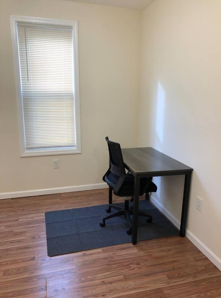 Large and private 3 bedroom and 1 bathroom apartment near Newark International Airport EWR and New York City, MetLife Stadium FIFA World Cup 20 minutes awa