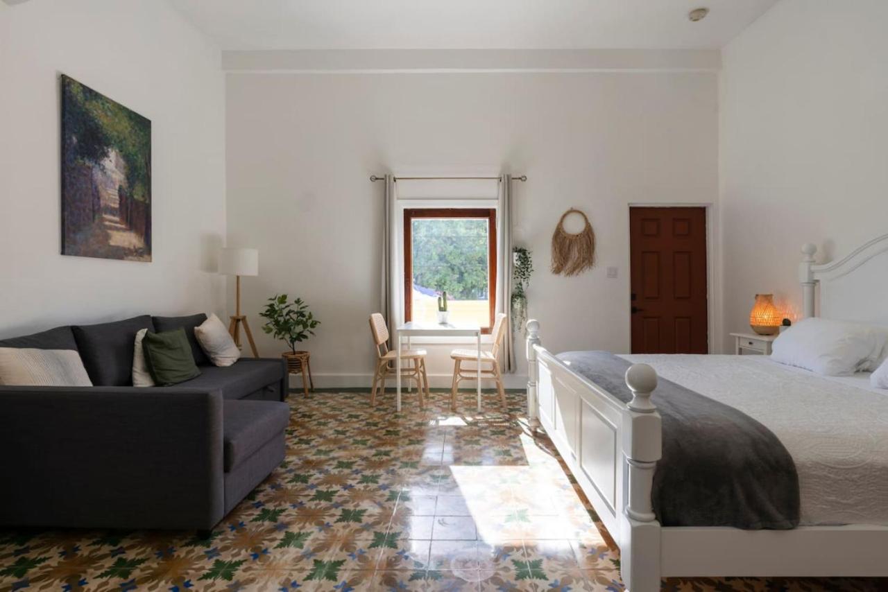 Maison Rouge - Room 2 view 5