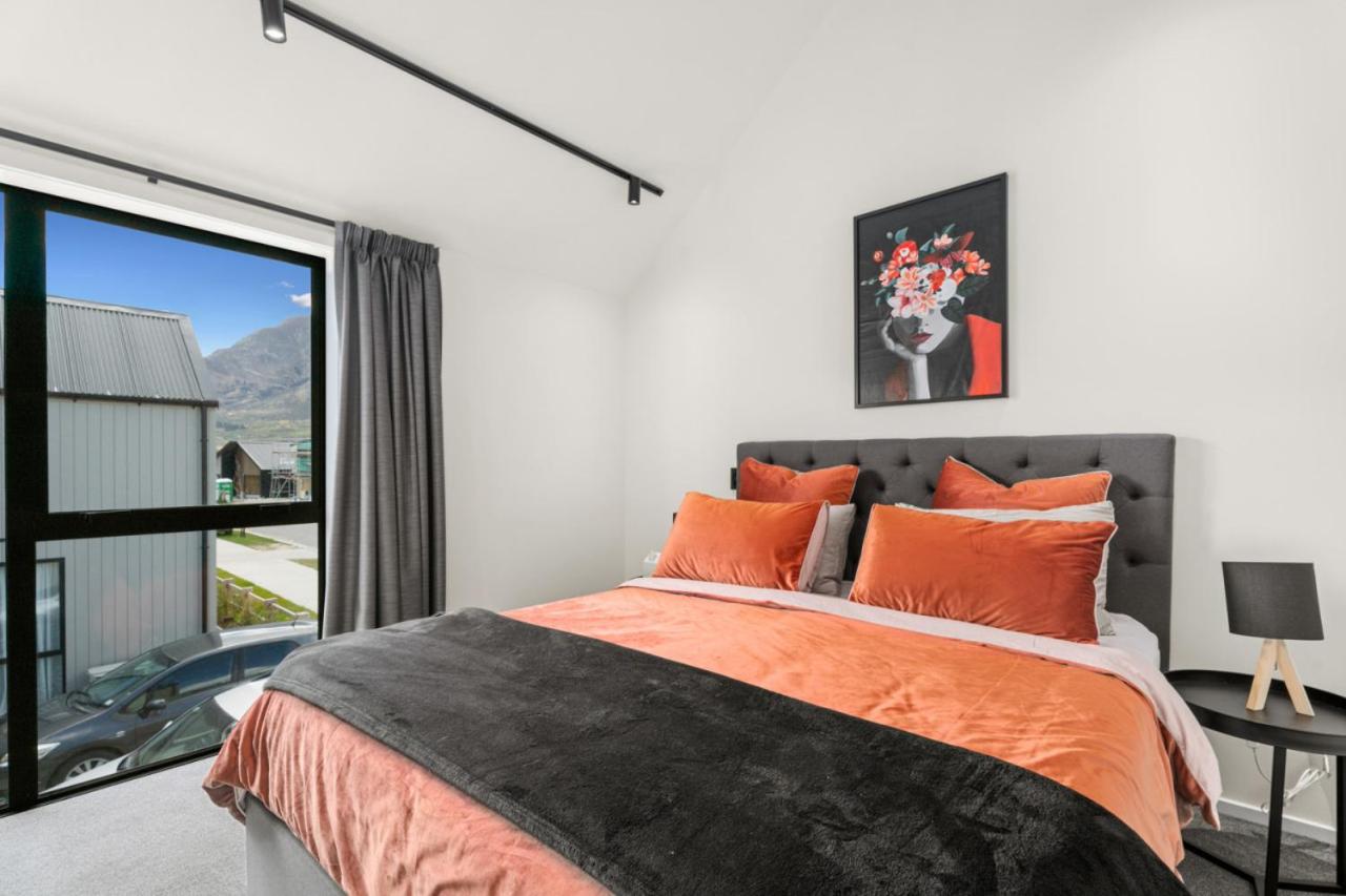 Willow Pond - Queenstown view 3