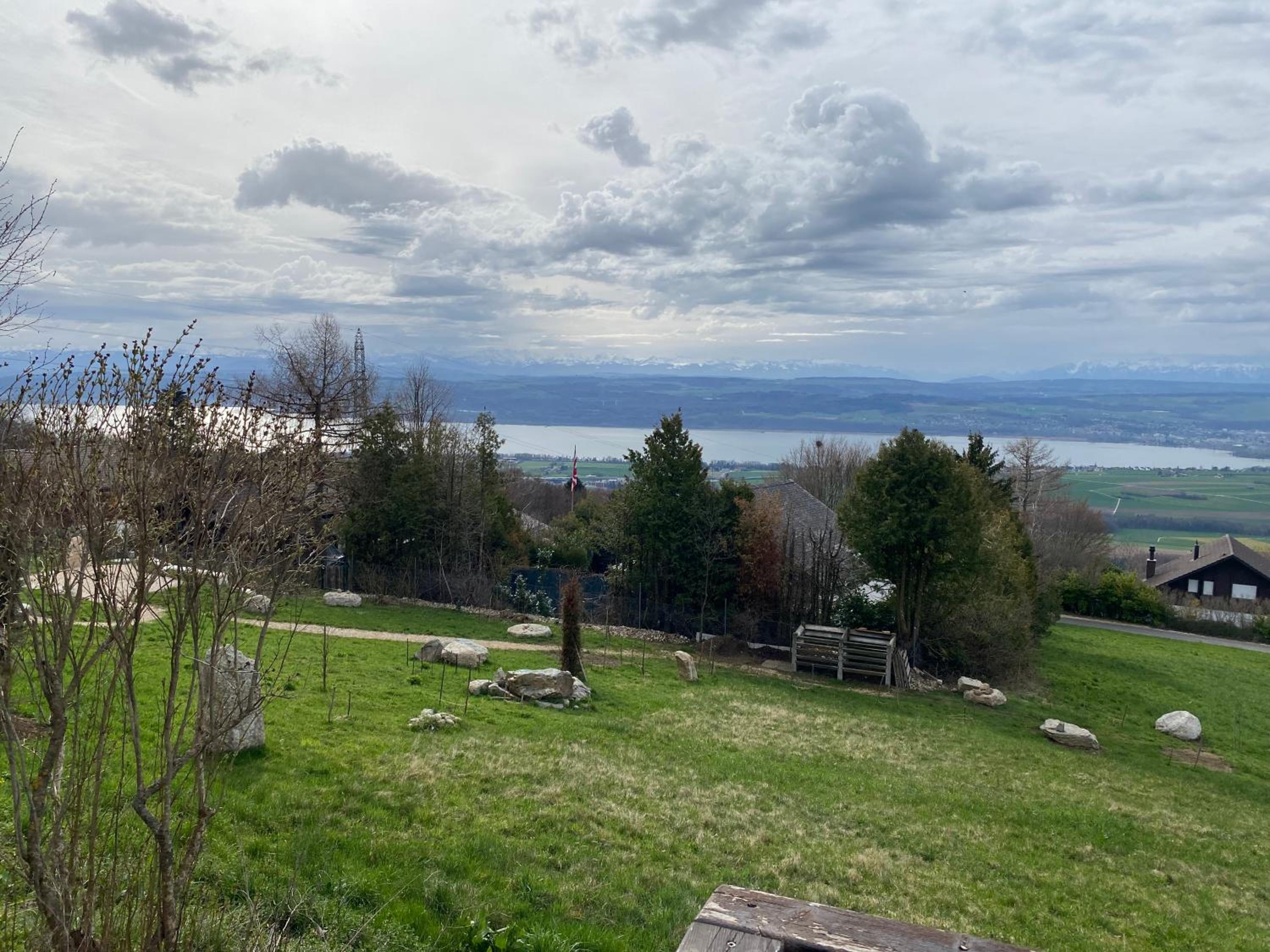 Chalet avec vue panoramique alpes et lac