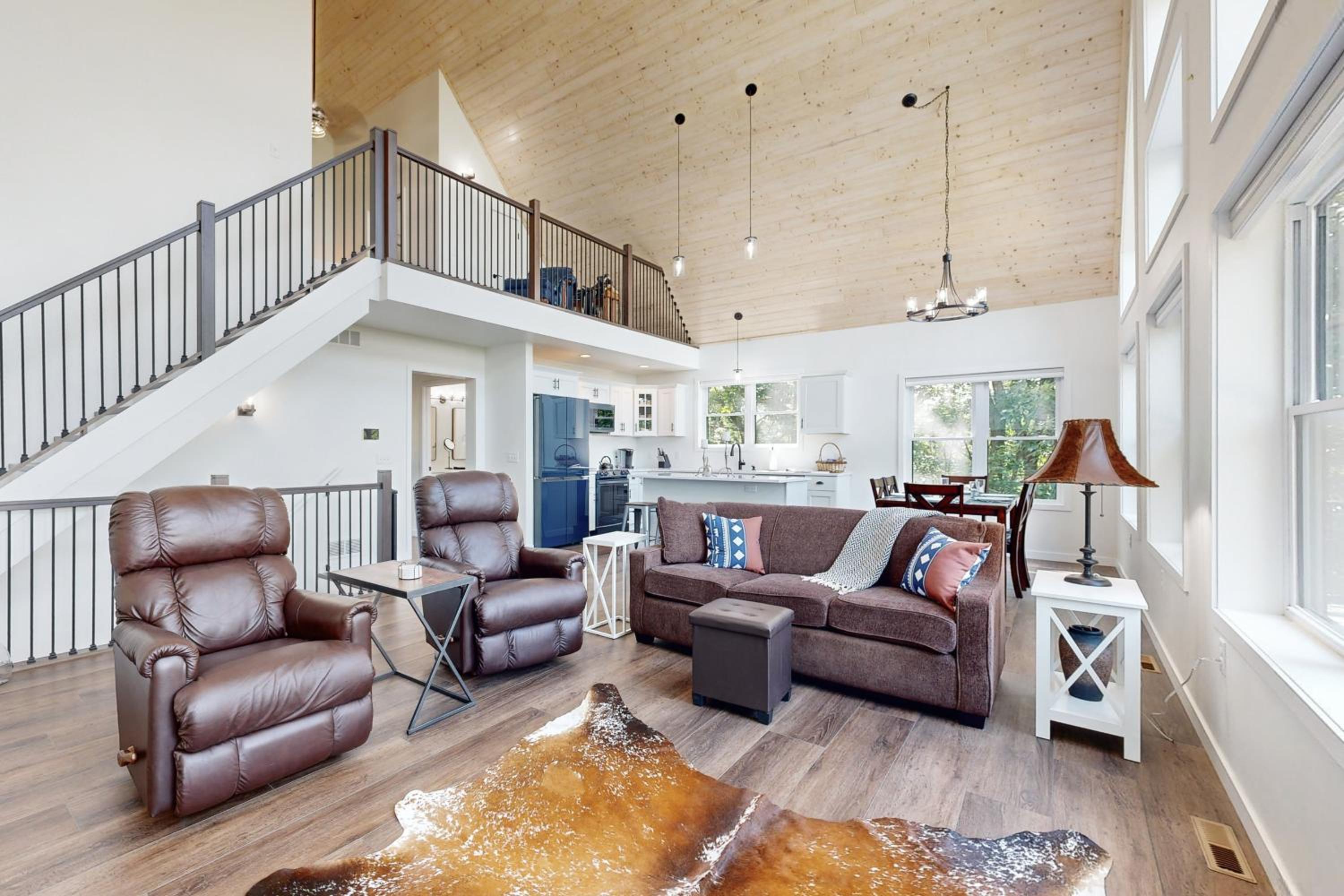 Hot Tub, River Views! Luxurious Wisconsin Retreat