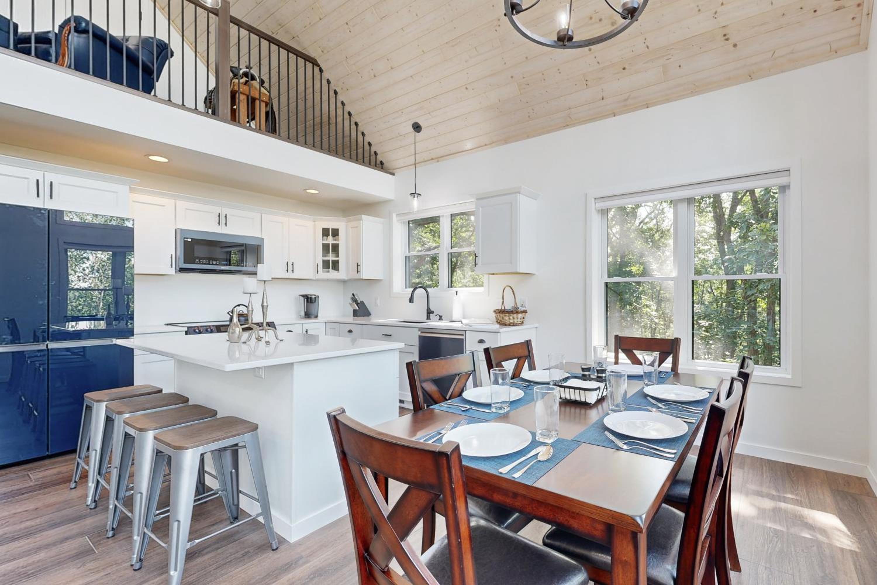 Hot Tub, River Views! Luxurious Wisconsin Retreat