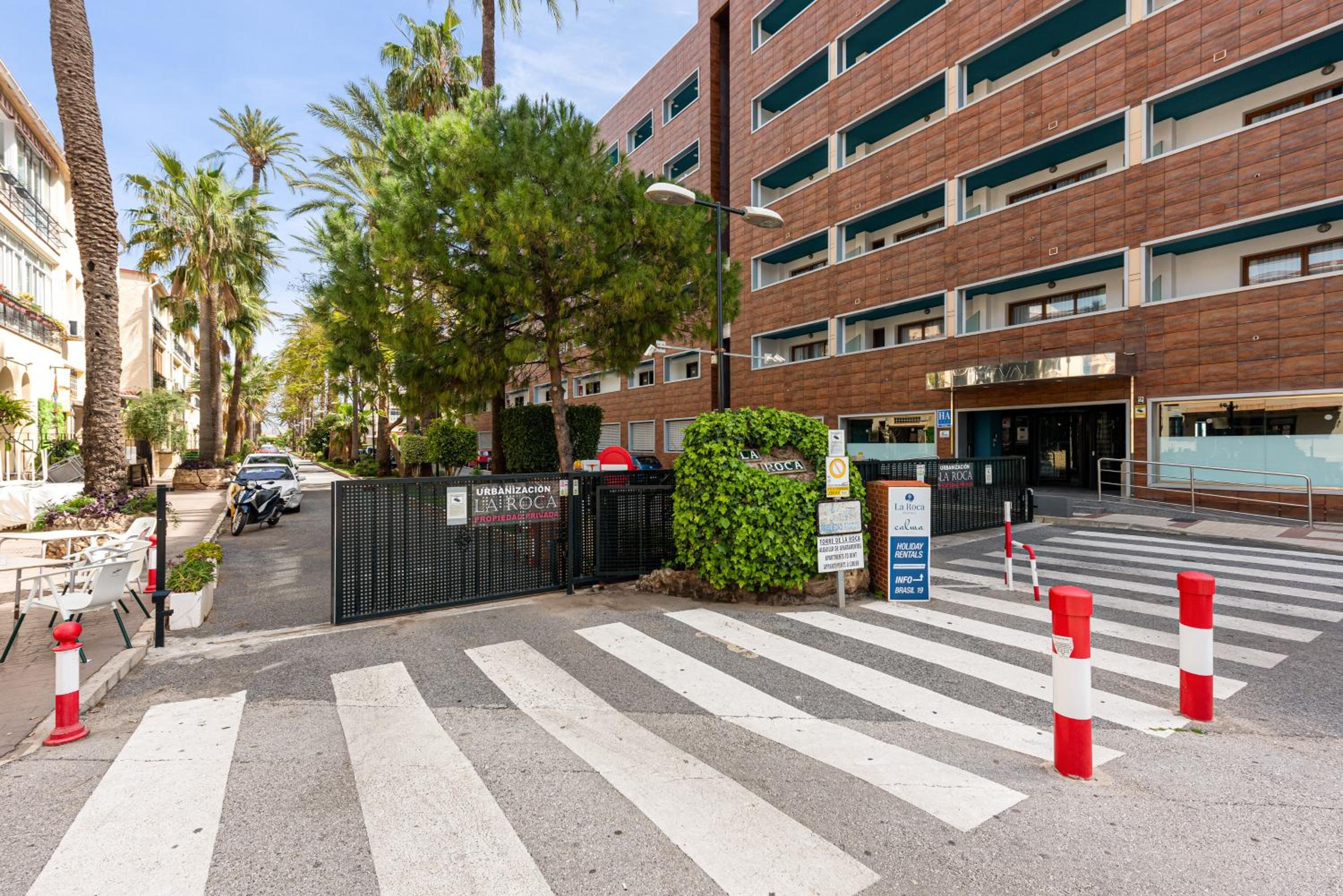 Roca Apt Private swimming pool Beach Parking