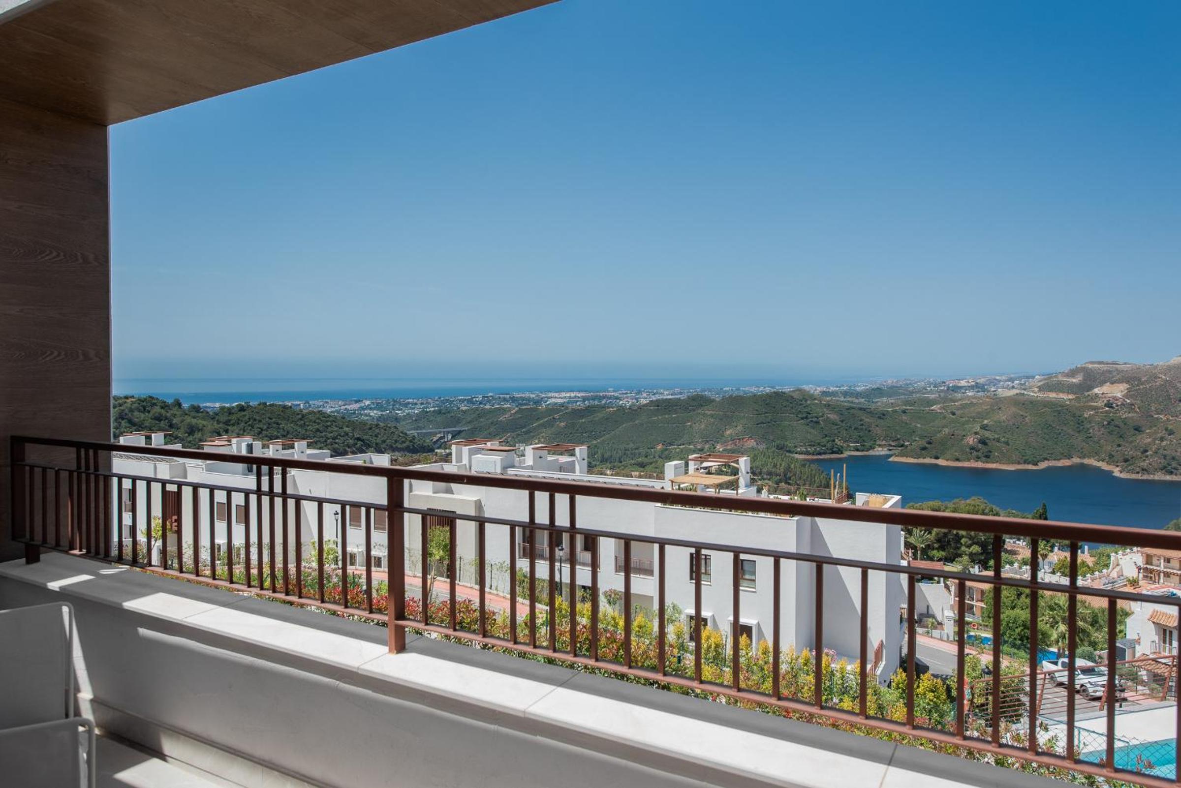 Luxury Townhouse with Breathtaking Sea Views