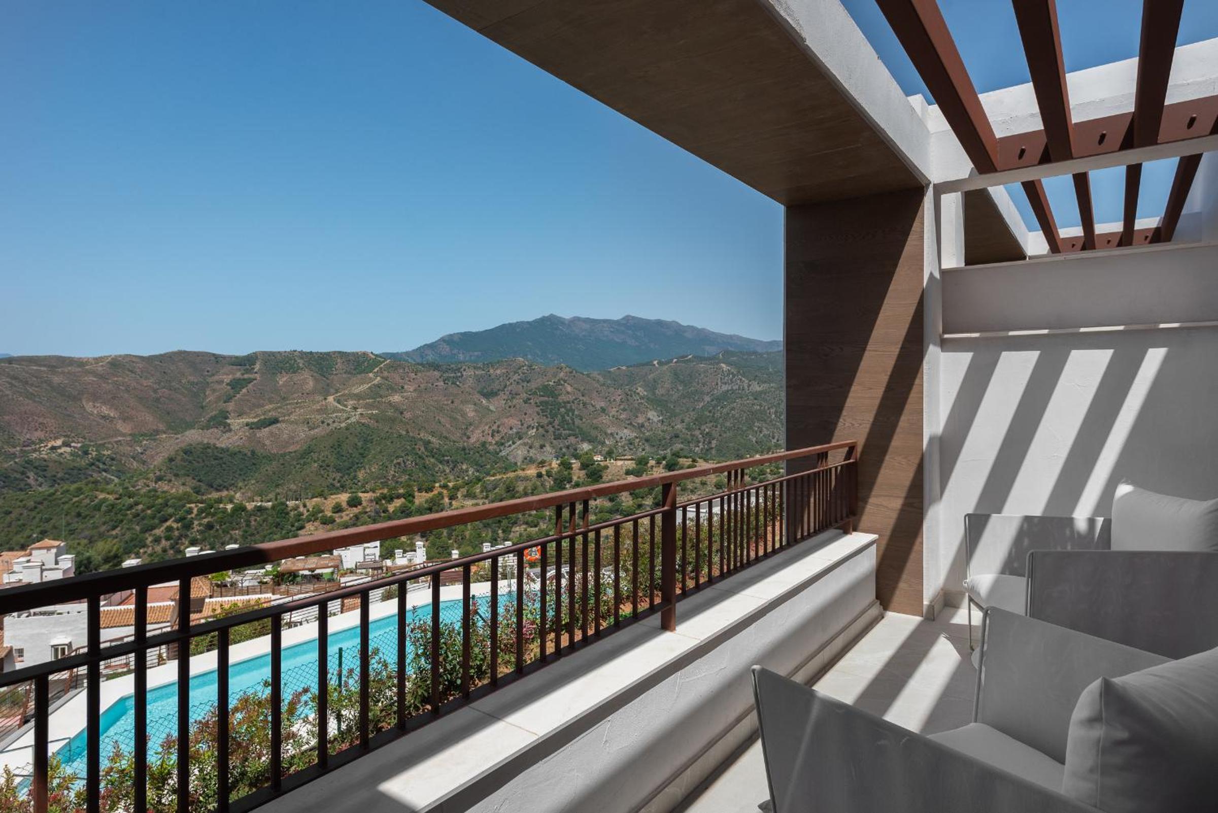Luxury Townhouse with Breathtaking Sea Views