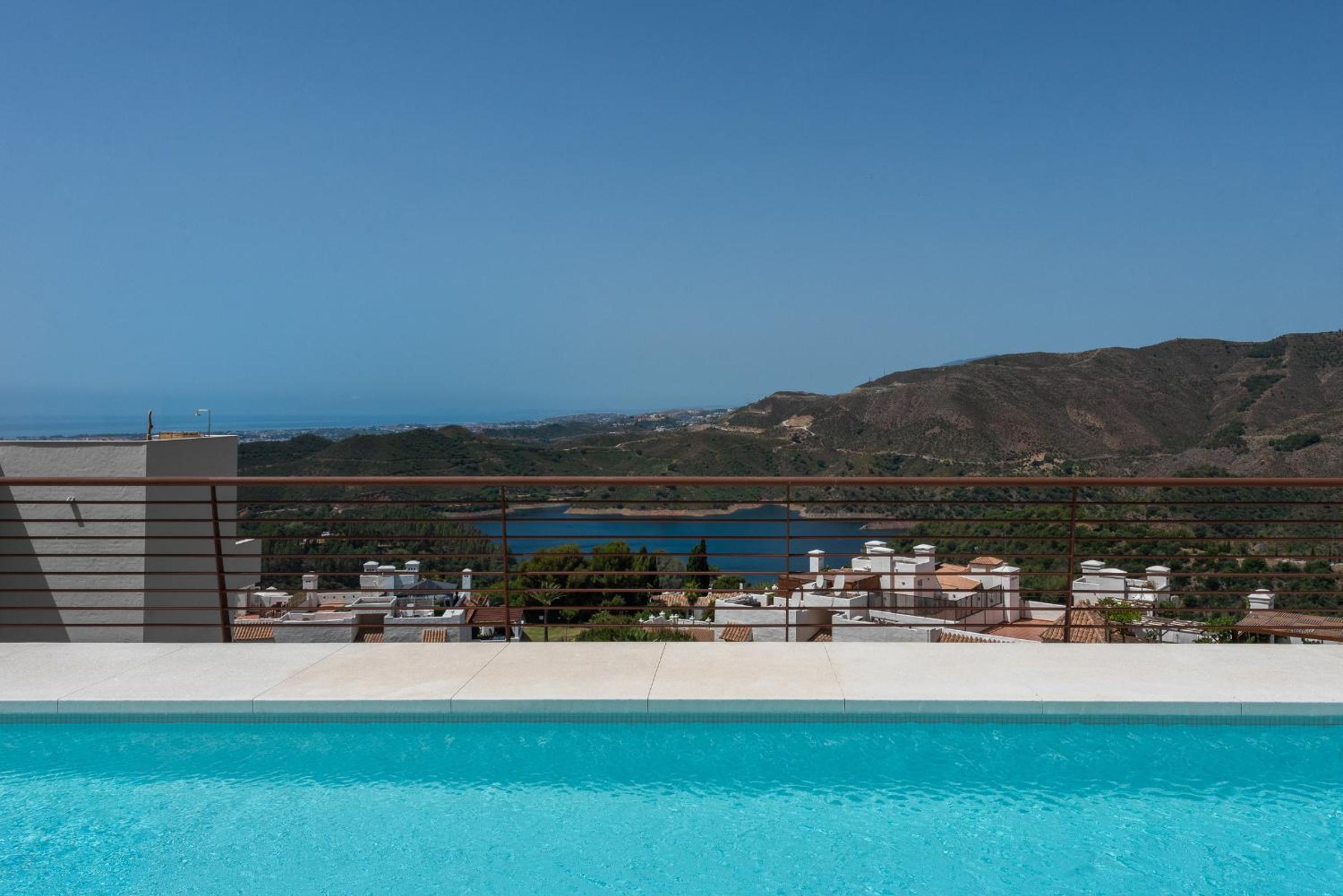 Luxury Townhouse with Breathtaking Sea Views
