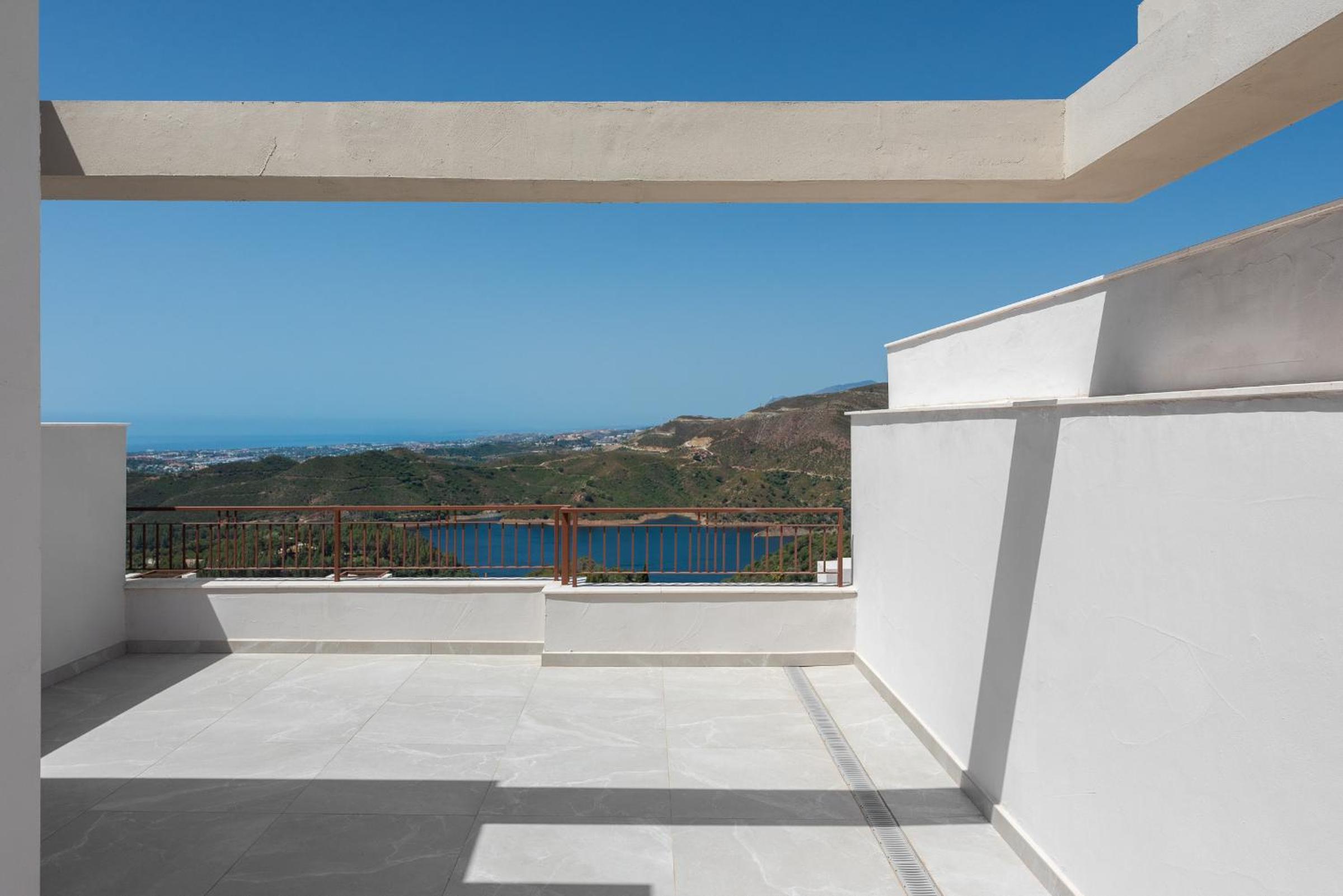 Luxury Townhouse with Breathtaking Sea Views