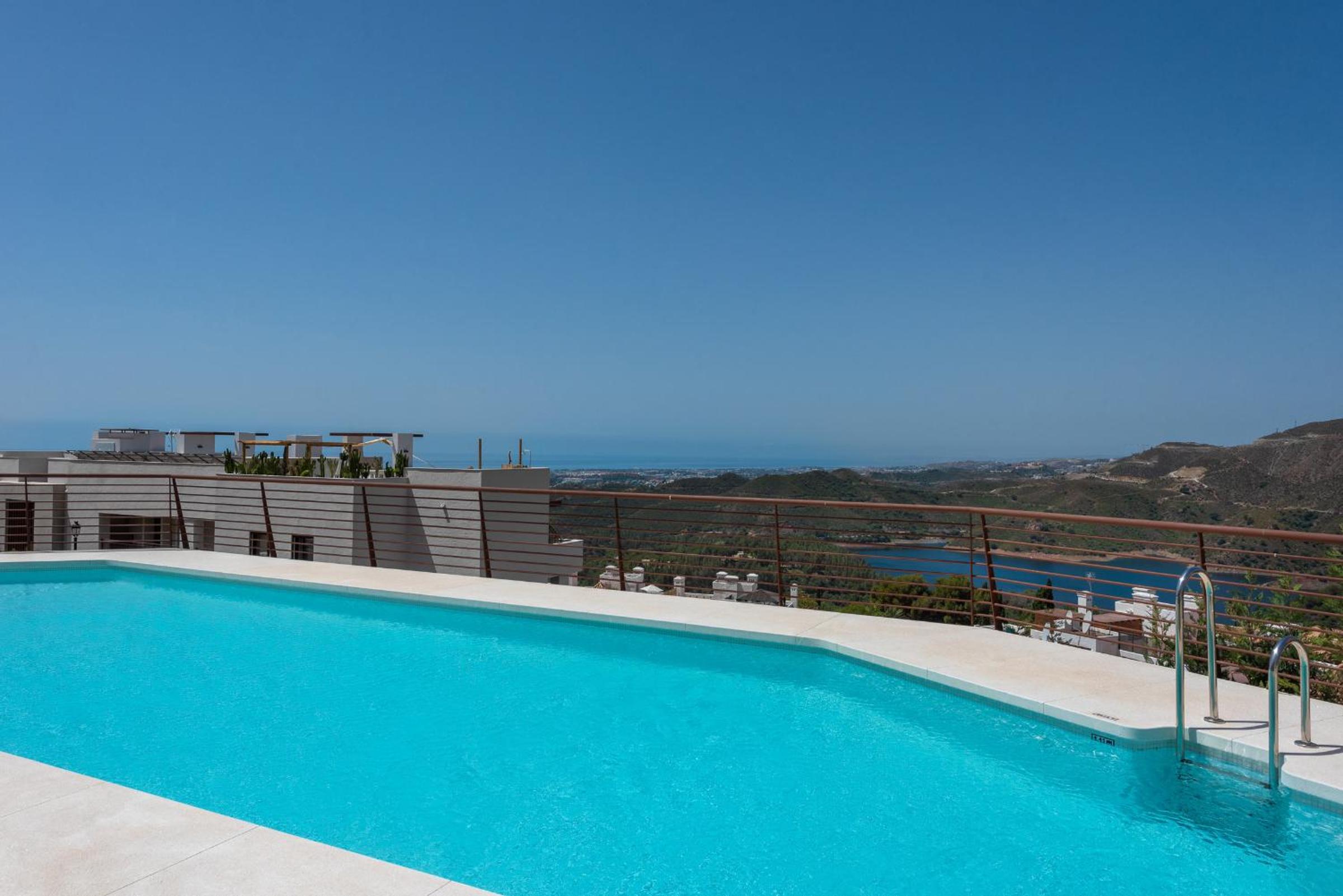 Luxury Townhouse with Breathtaking Sea Views