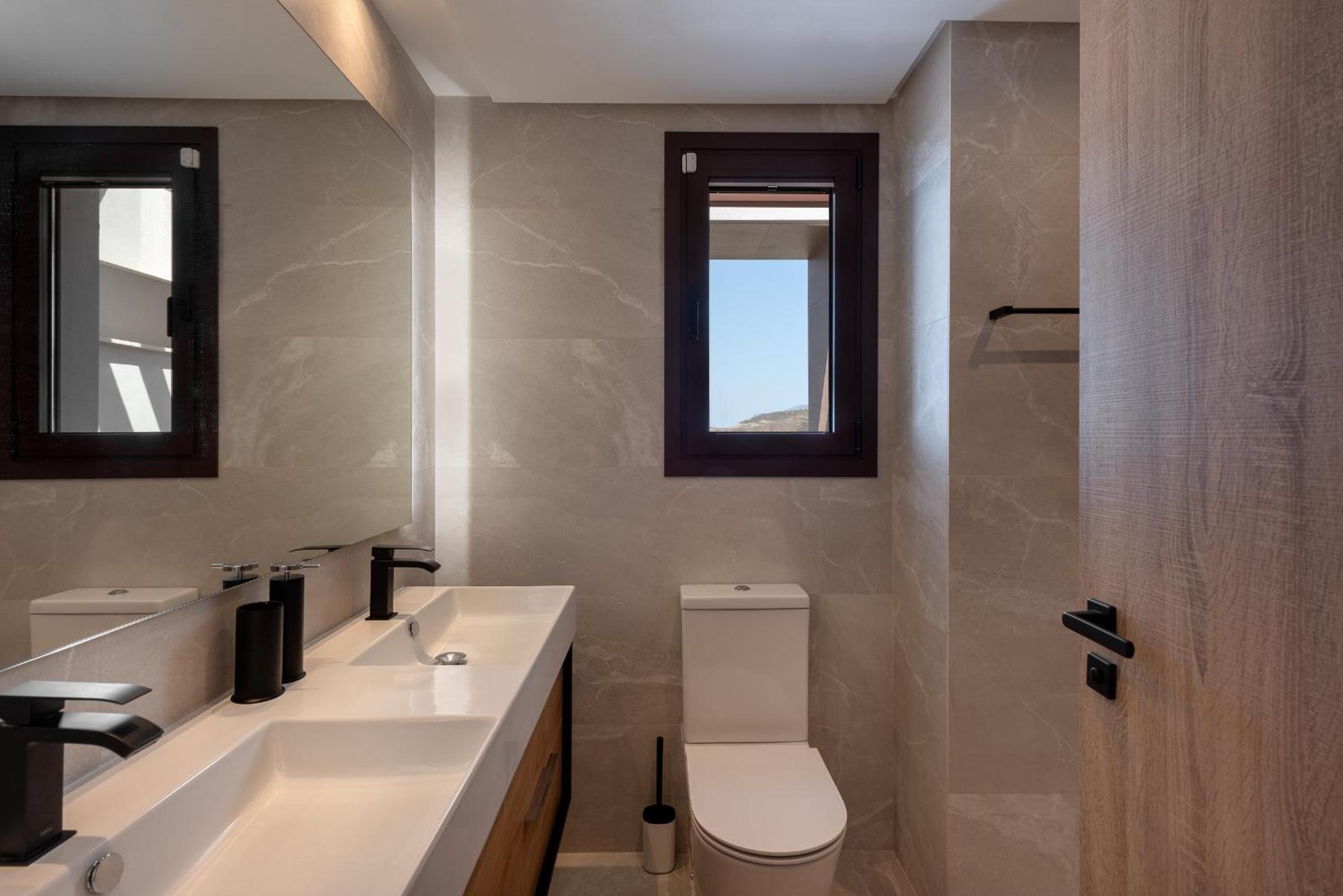Luxury Townhouse with Breathtaking Sea Views
