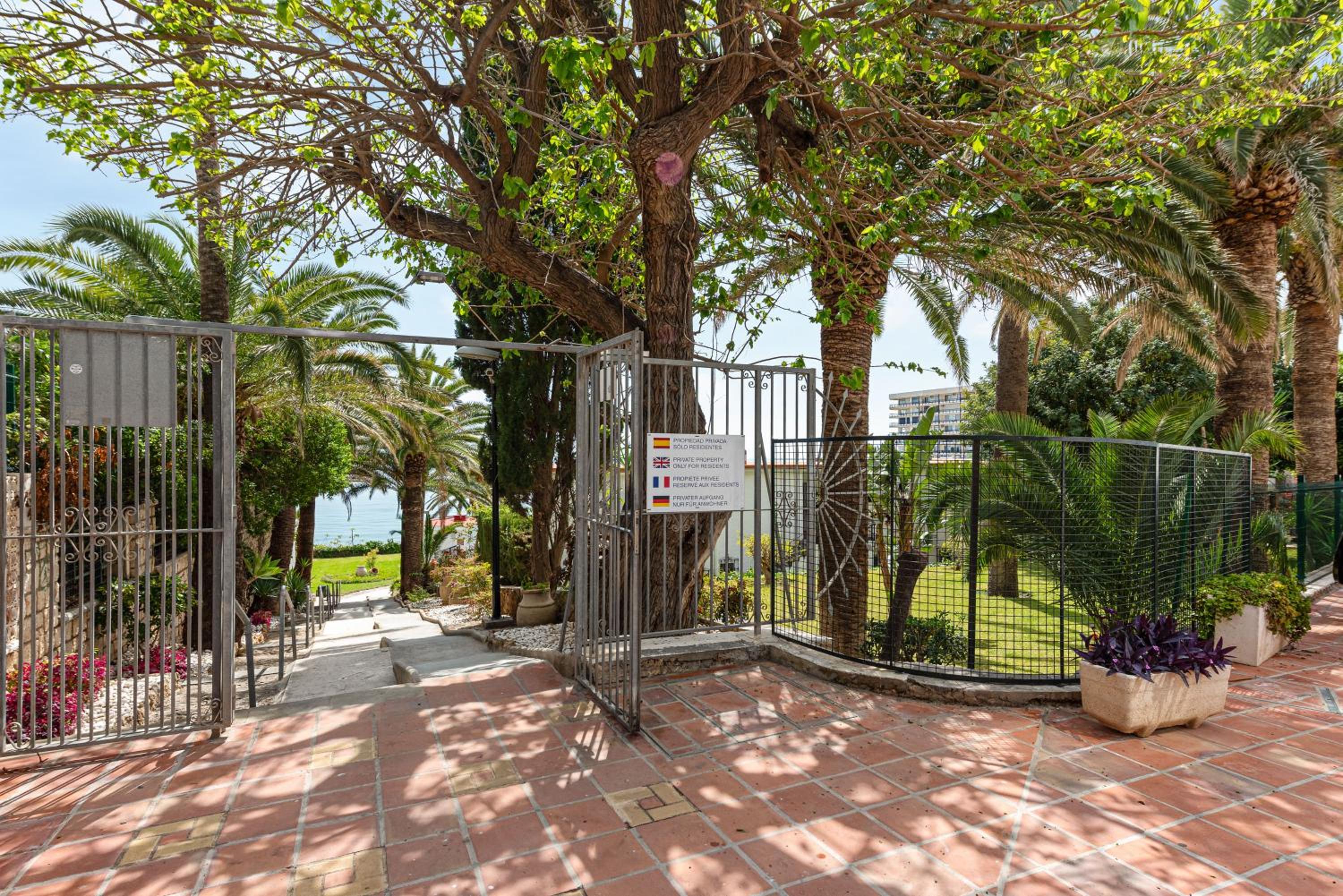 Roca Apt Private swimming pool Beach Parking