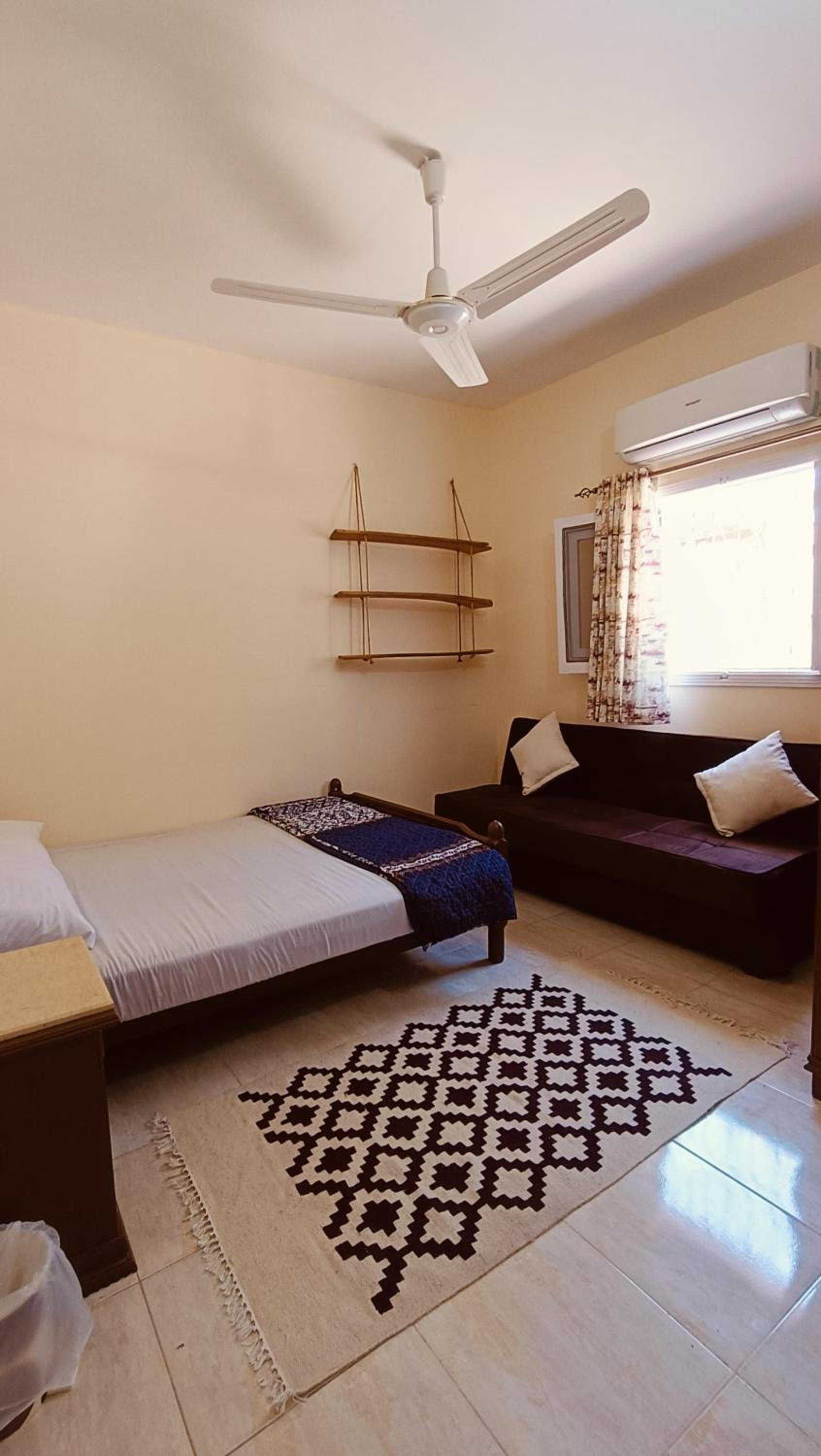 One Bedroom House with a Private Garden