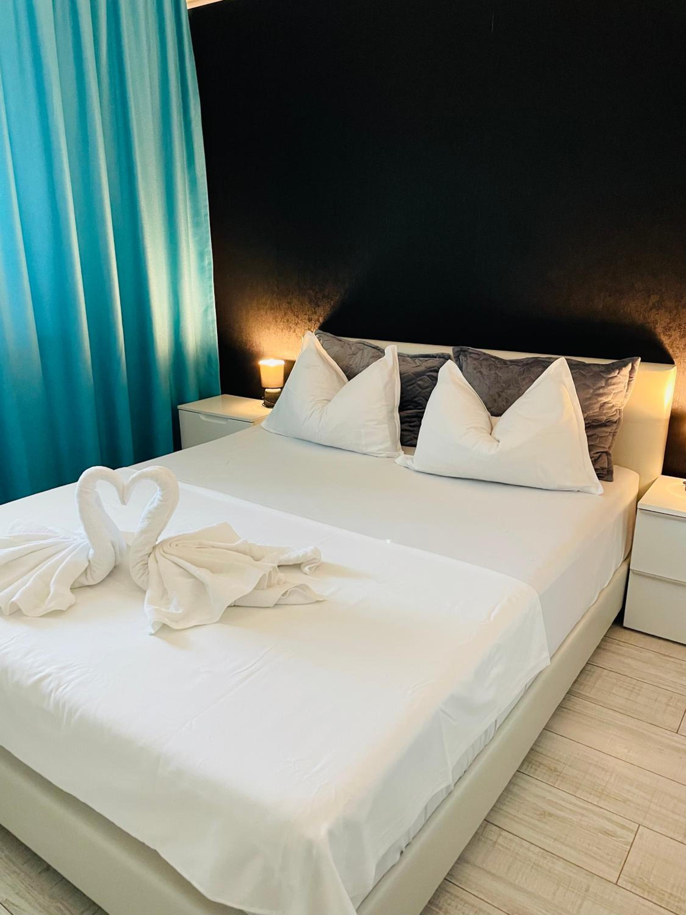 Amely Apartments Mamaia Nord by Building Stefan view 2