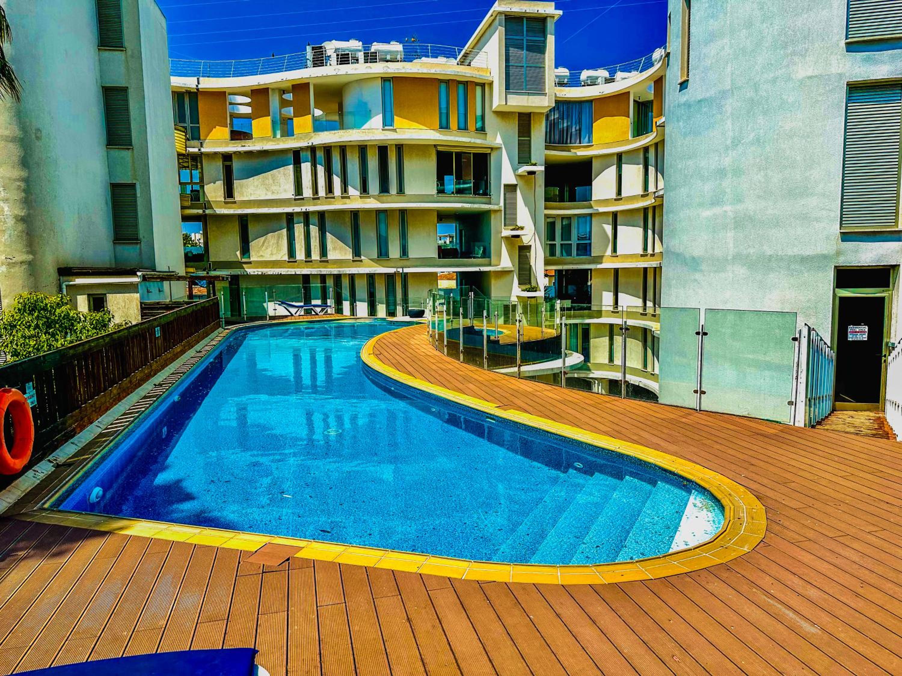 Modern City Center Apt with Pool