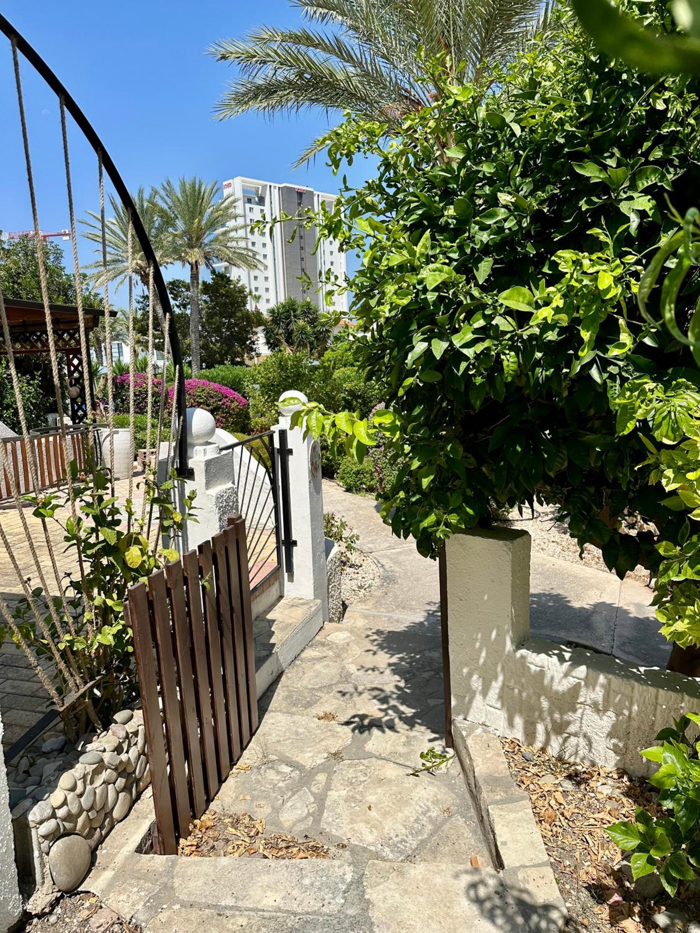 3 bdr house Ambrosia