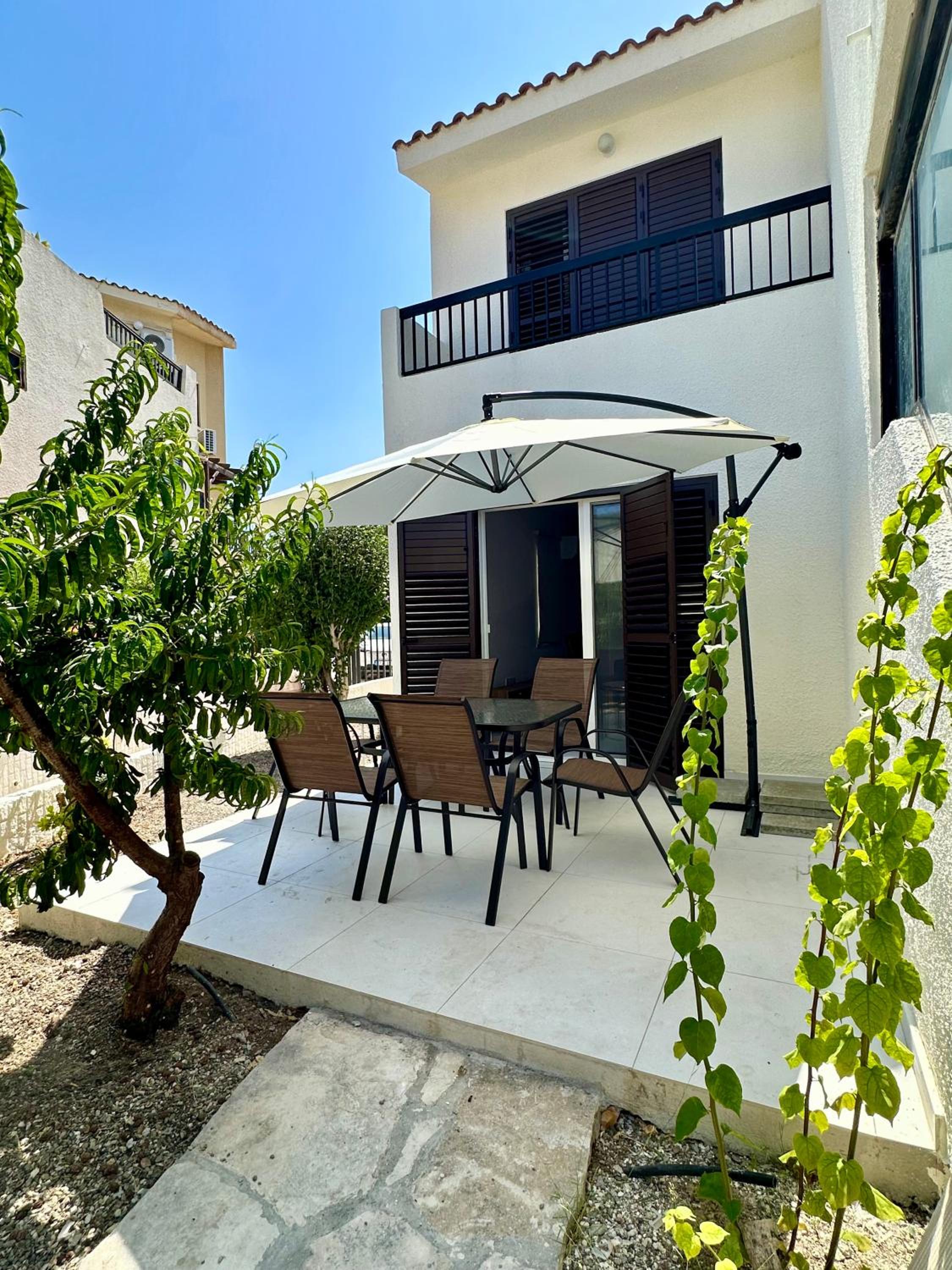 3 bdr house Ambrosia