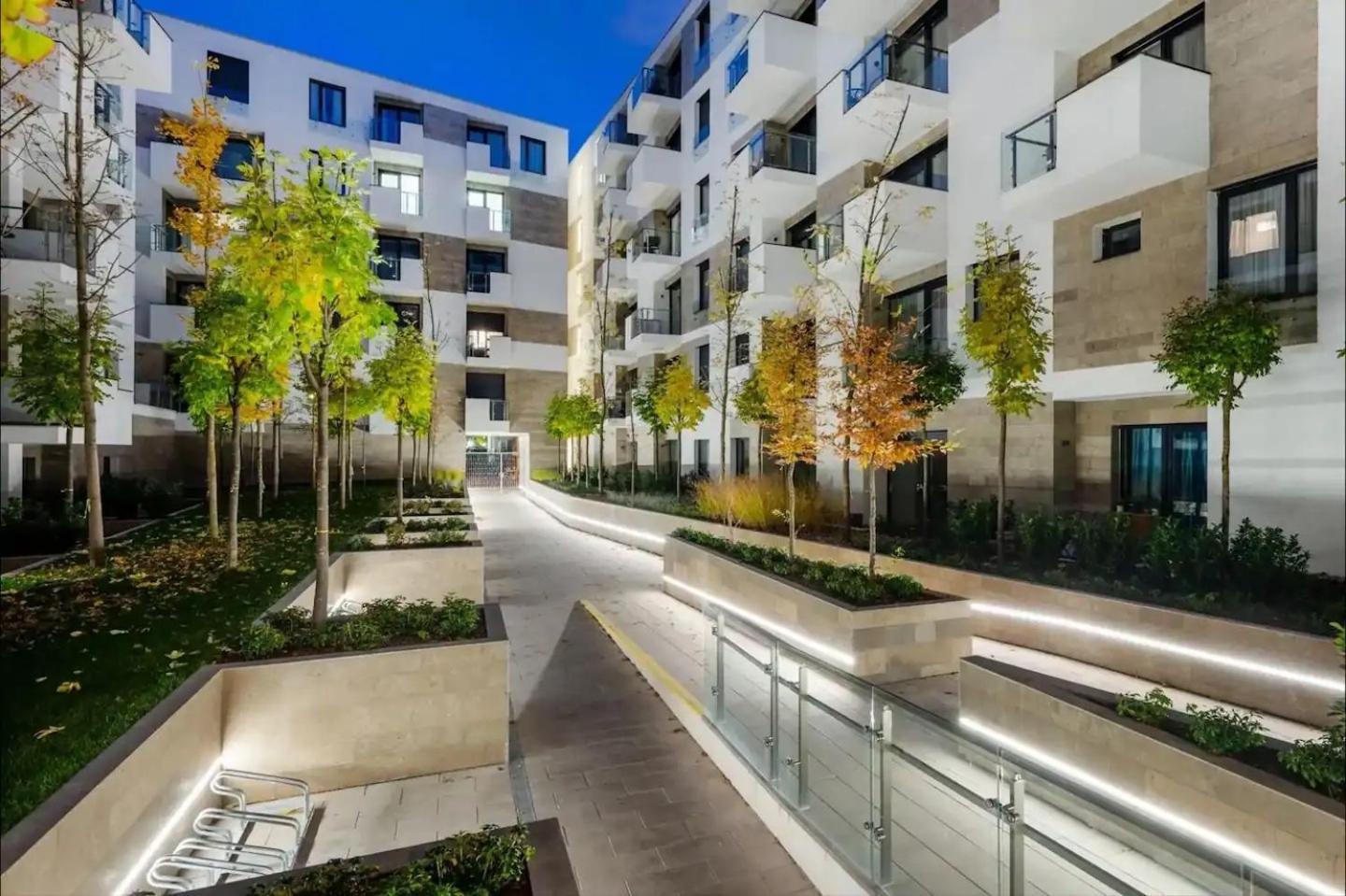 Elisabeth Residence White with parking view 2
