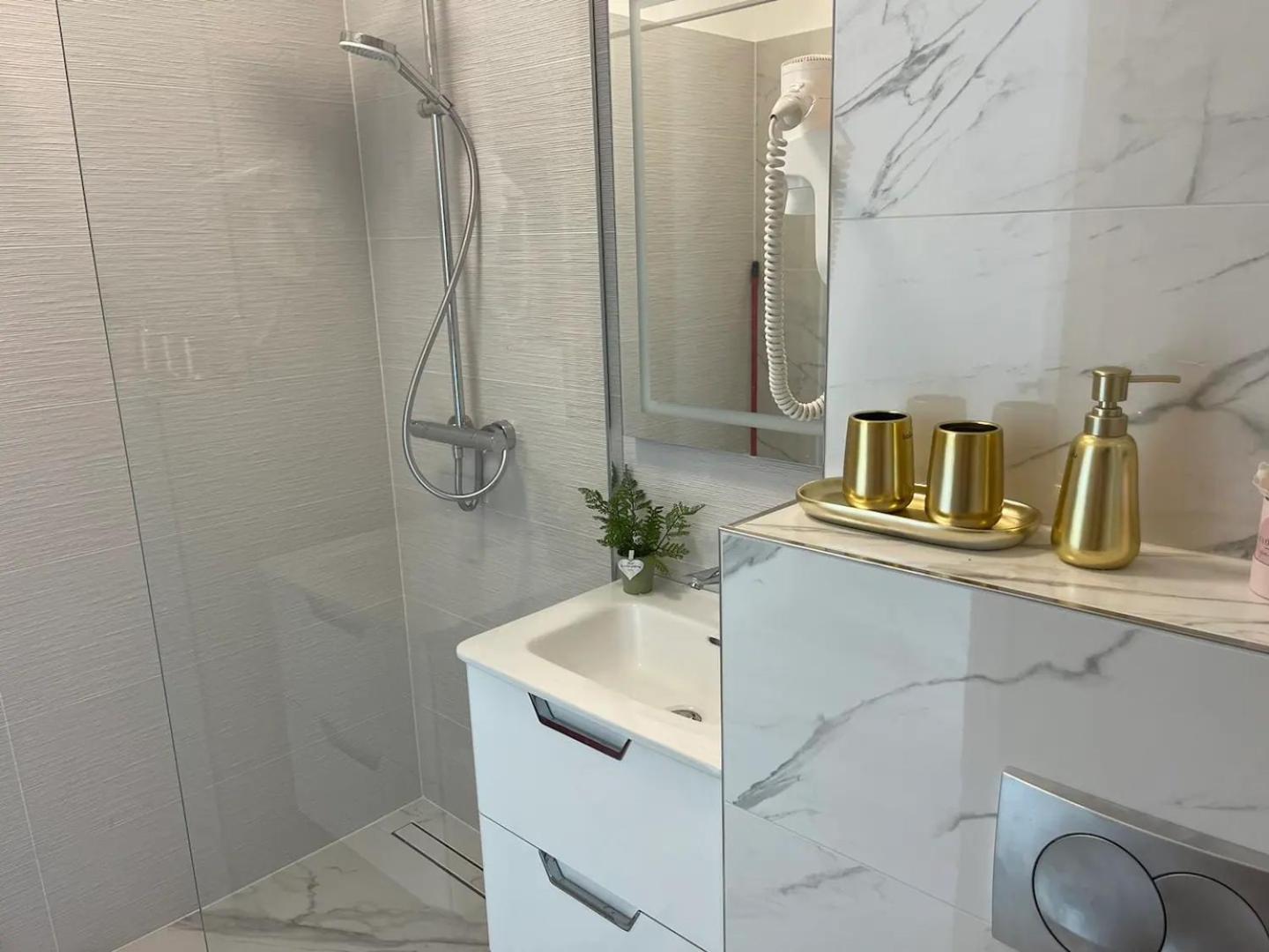 Elisabeth Residence White with parking view 5