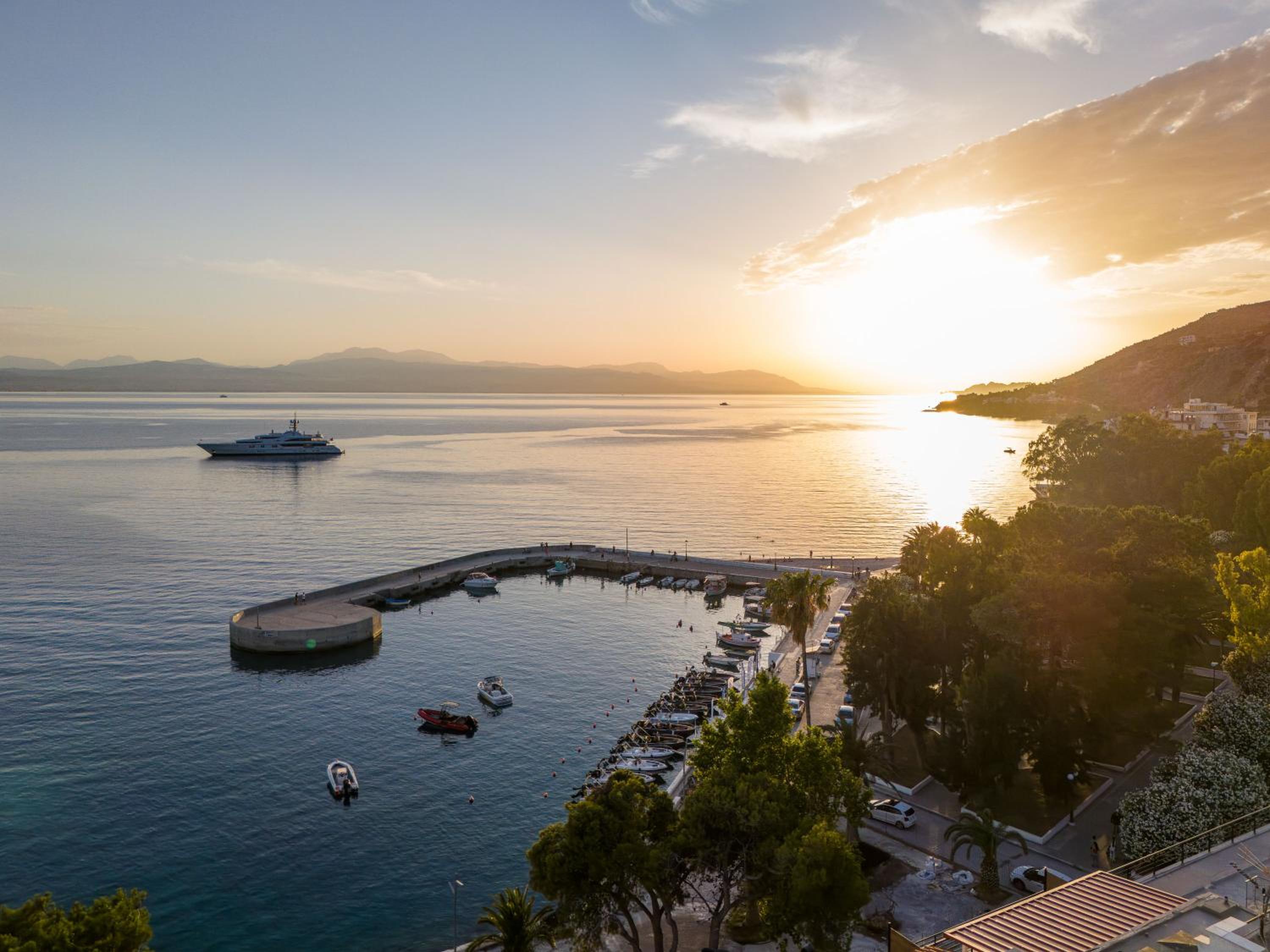 Center of Loutraki Ble Property5