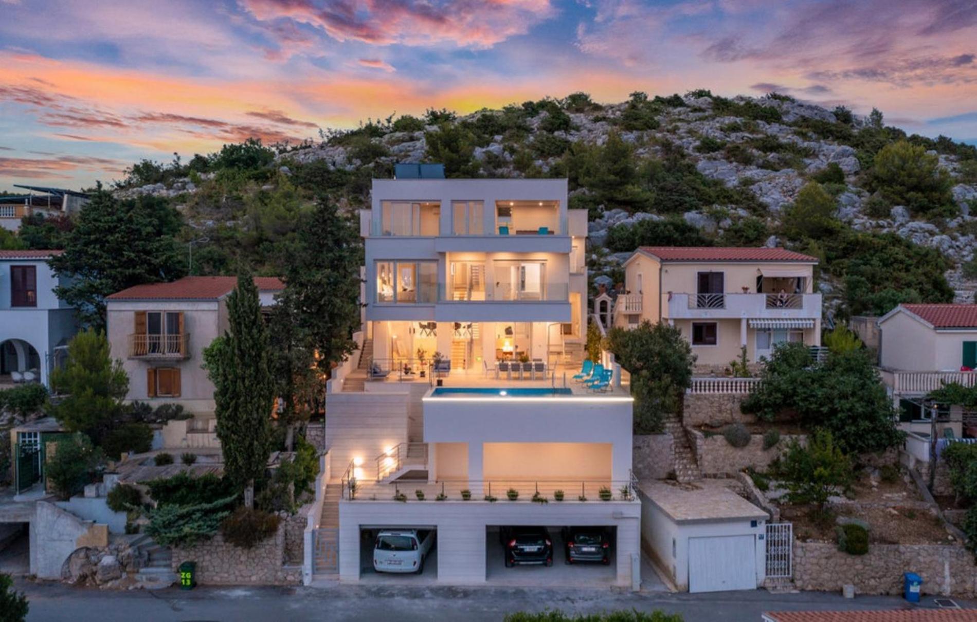 Luxury villa Fleur with pool view 2