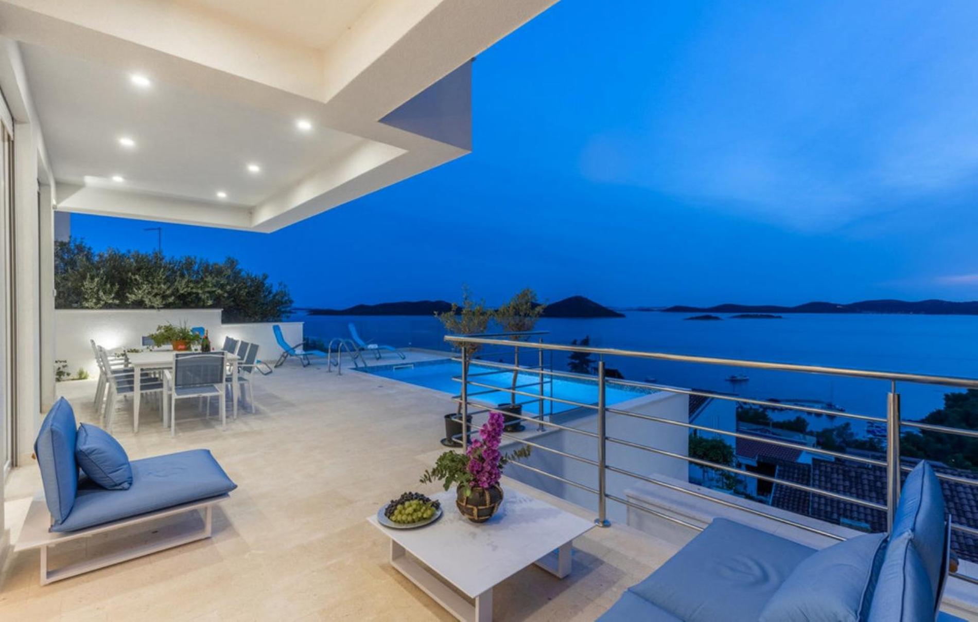 Luxury villa Fleur with pool view 3