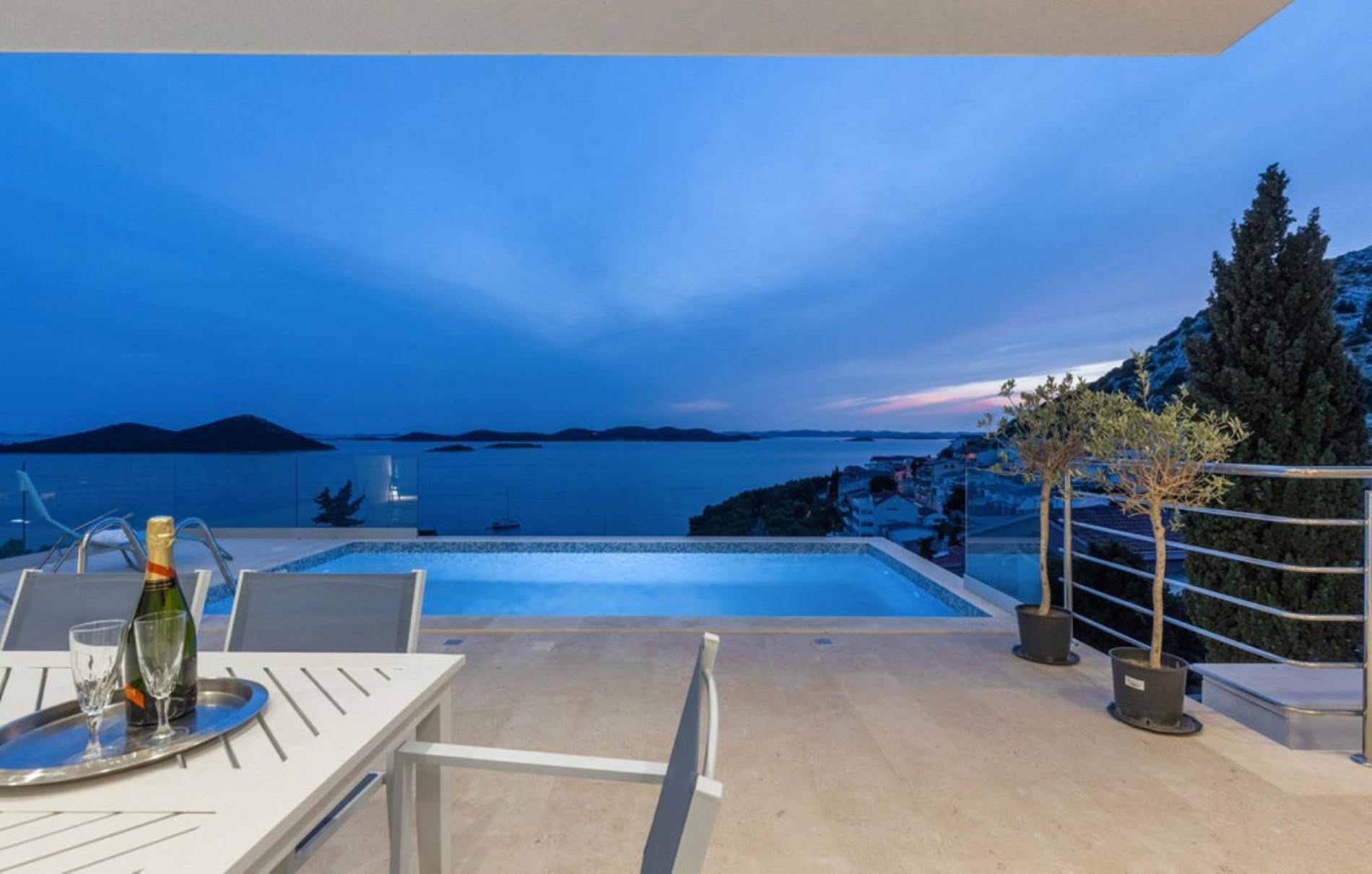 Luxury villa Fleur with pool view 4