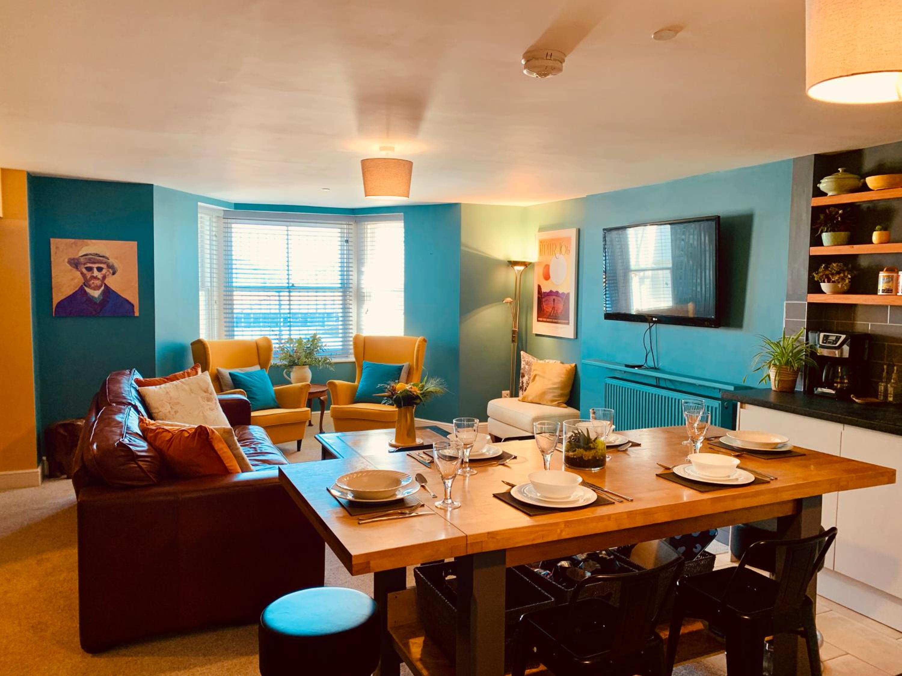 Vibrant beachfront Folkestone getaway