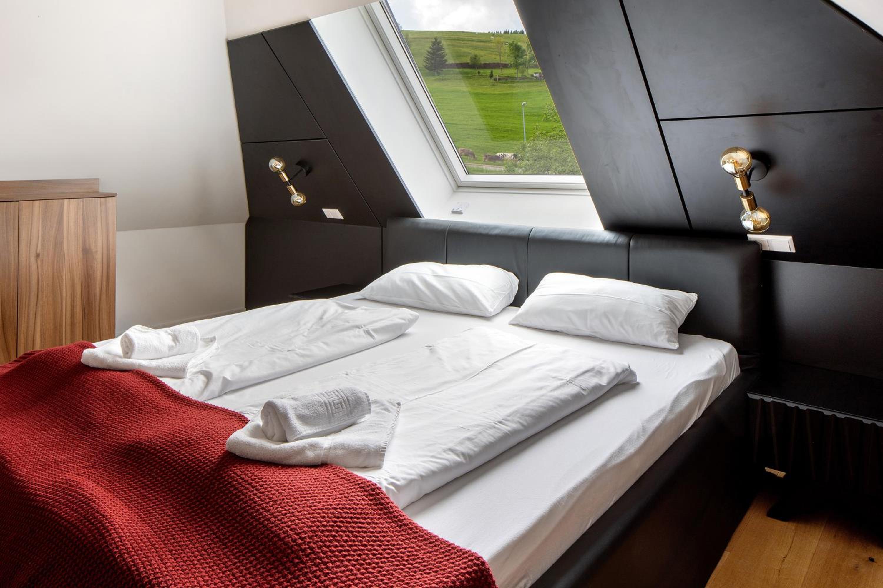Skylodges
