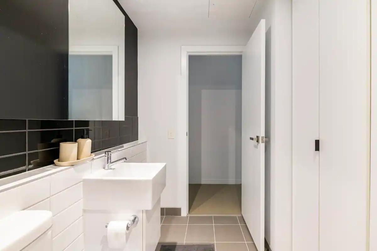 Cosy apartment in the heart of CBD with Wifi & Parking
