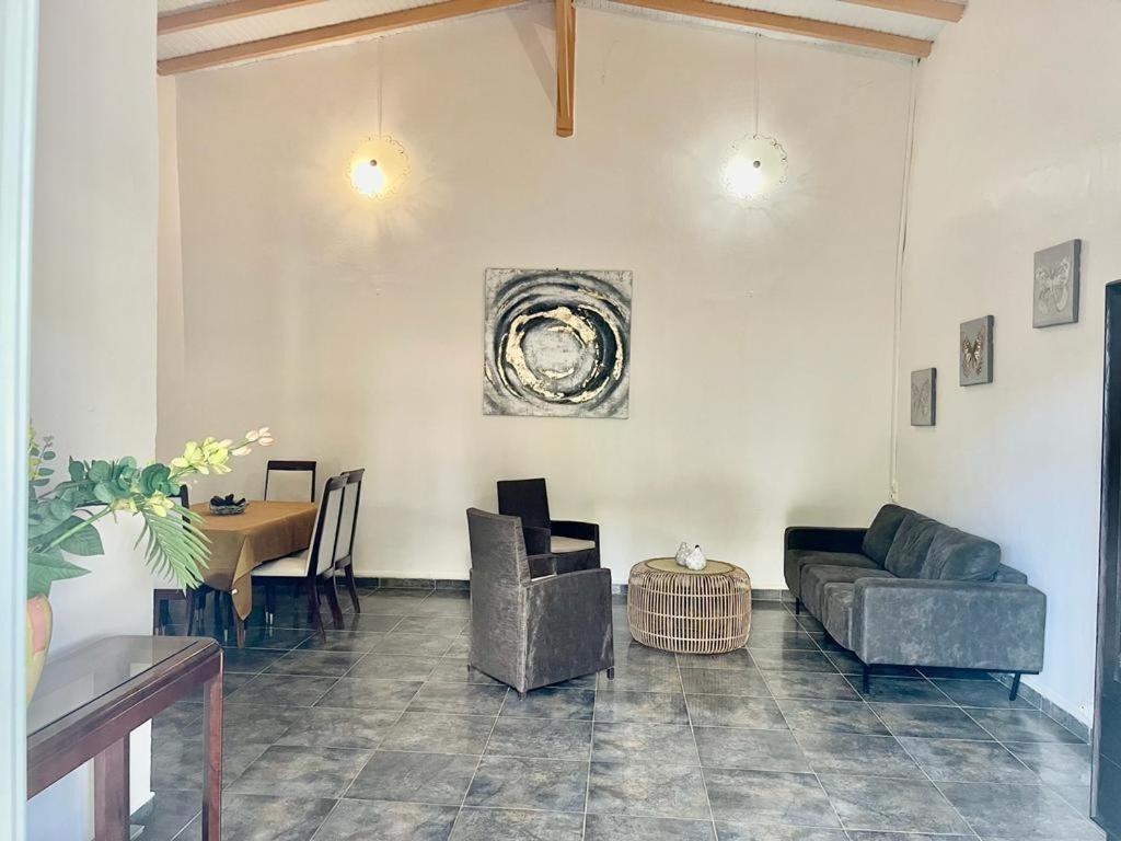 Villa de luxe en bord de mer avec piscine view 4