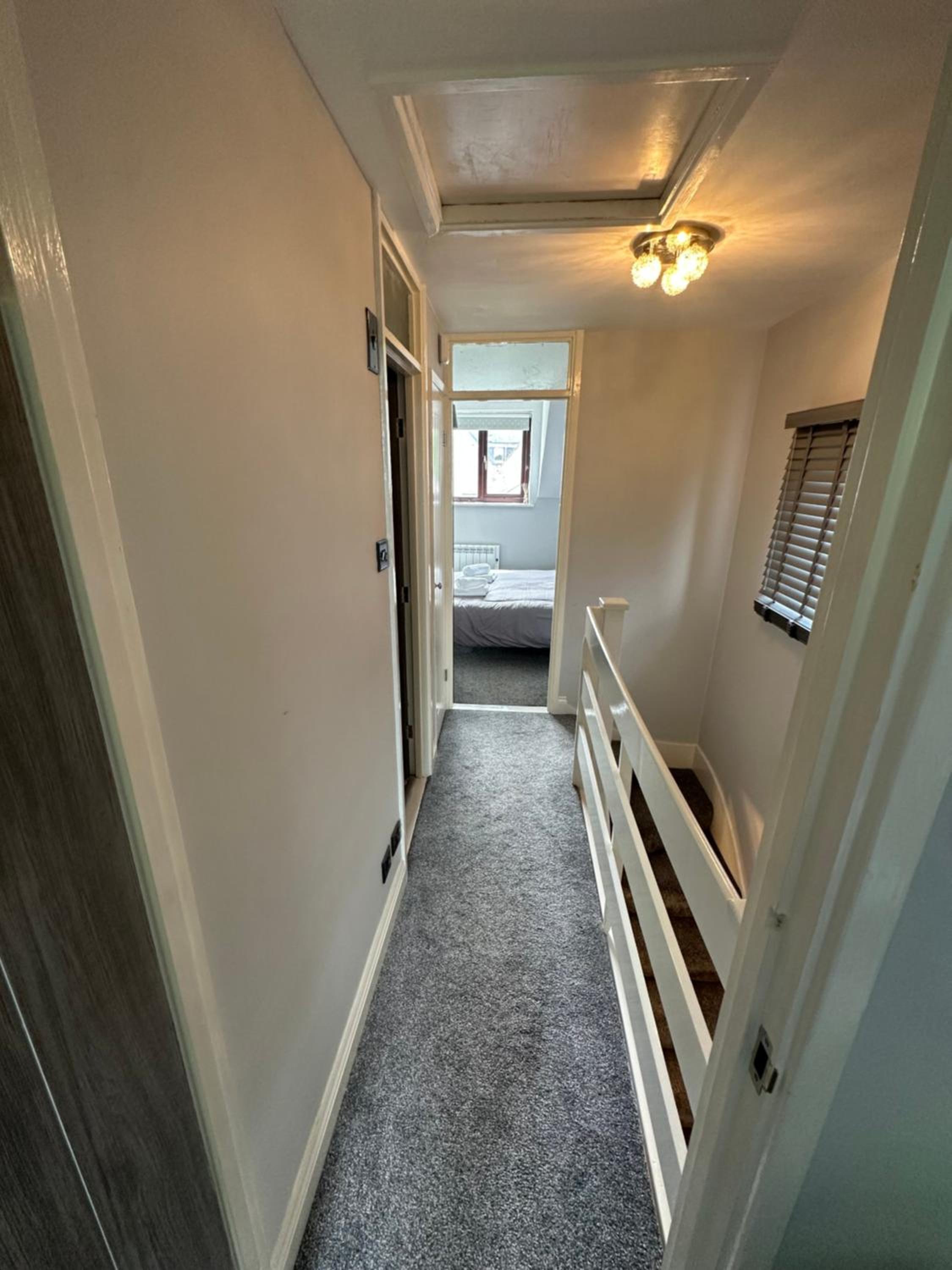Modern 2 Bedroom House Spacious Large Garden view 4