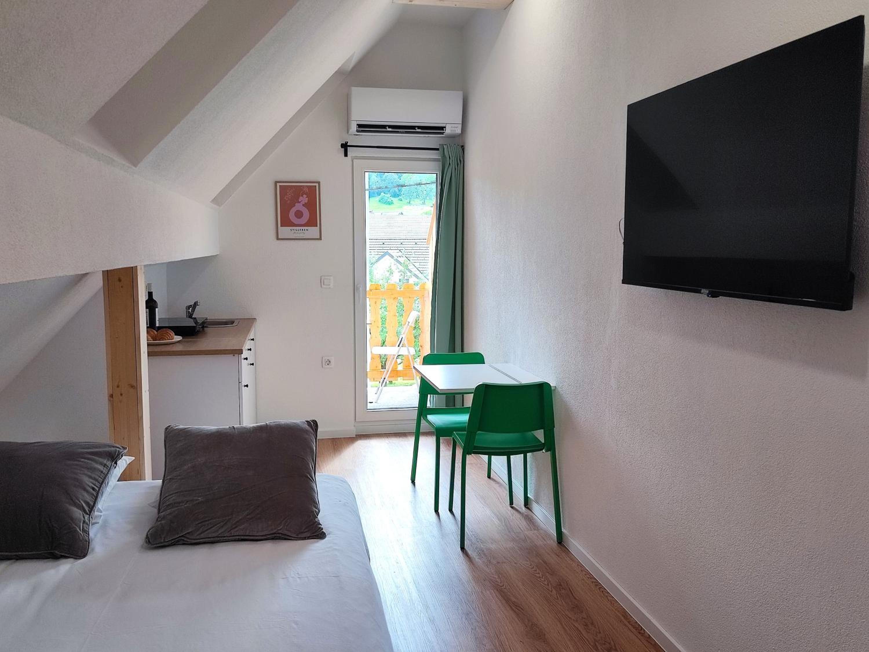 Slovenian House Mira