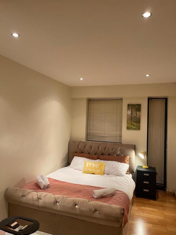 2 bedrooms, 2 bathrooms Stunning Penthouse City View view 4